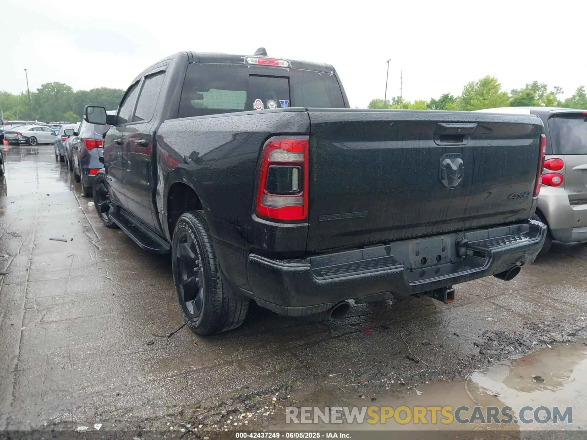 3 Photograph of a damaged car 1C6SRFFT0KN731169 RAM 1500 2019
