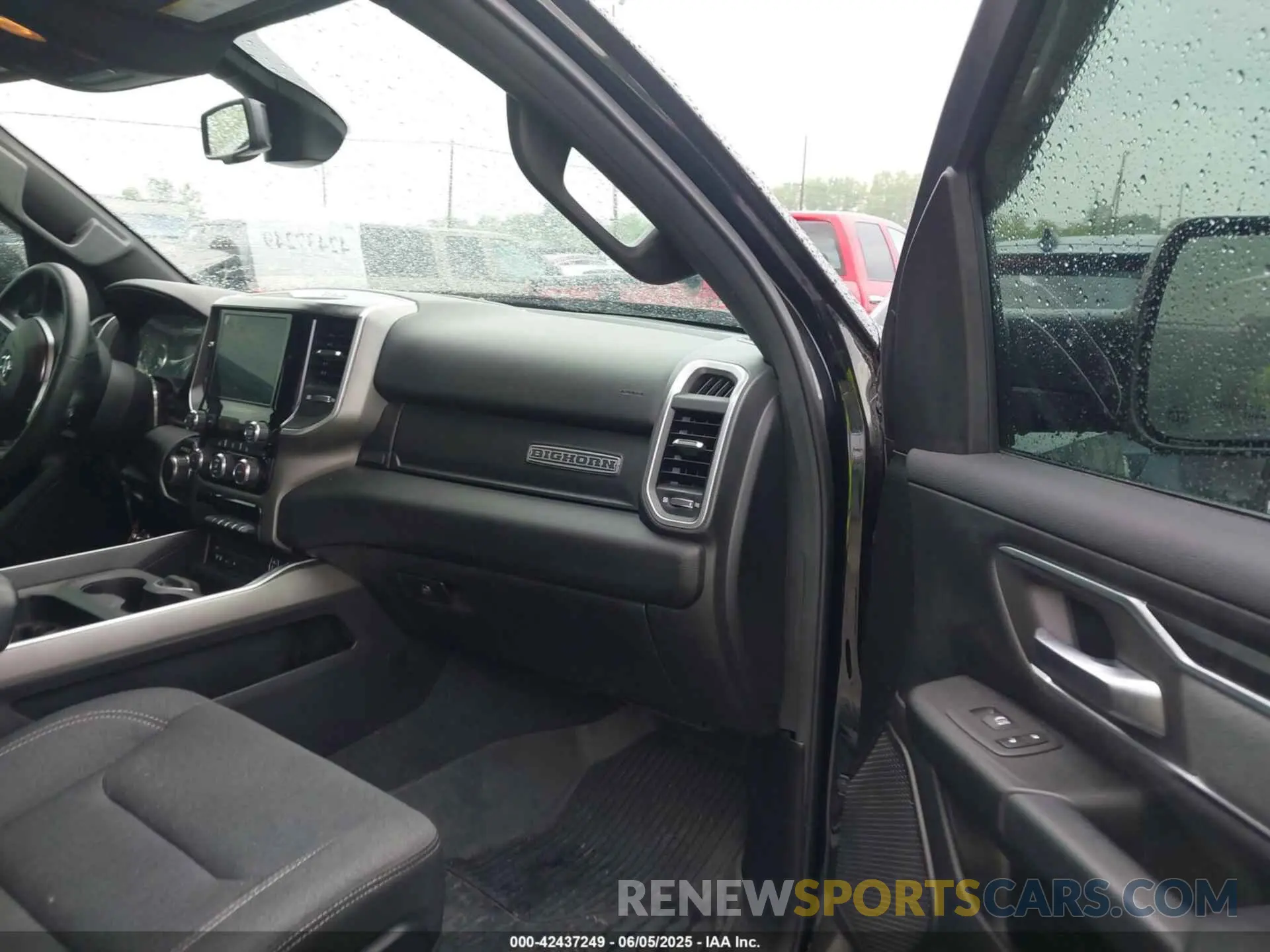5 Photograph of a damaged car 1C6SRFFT0KN731169 RAM 1500 2019