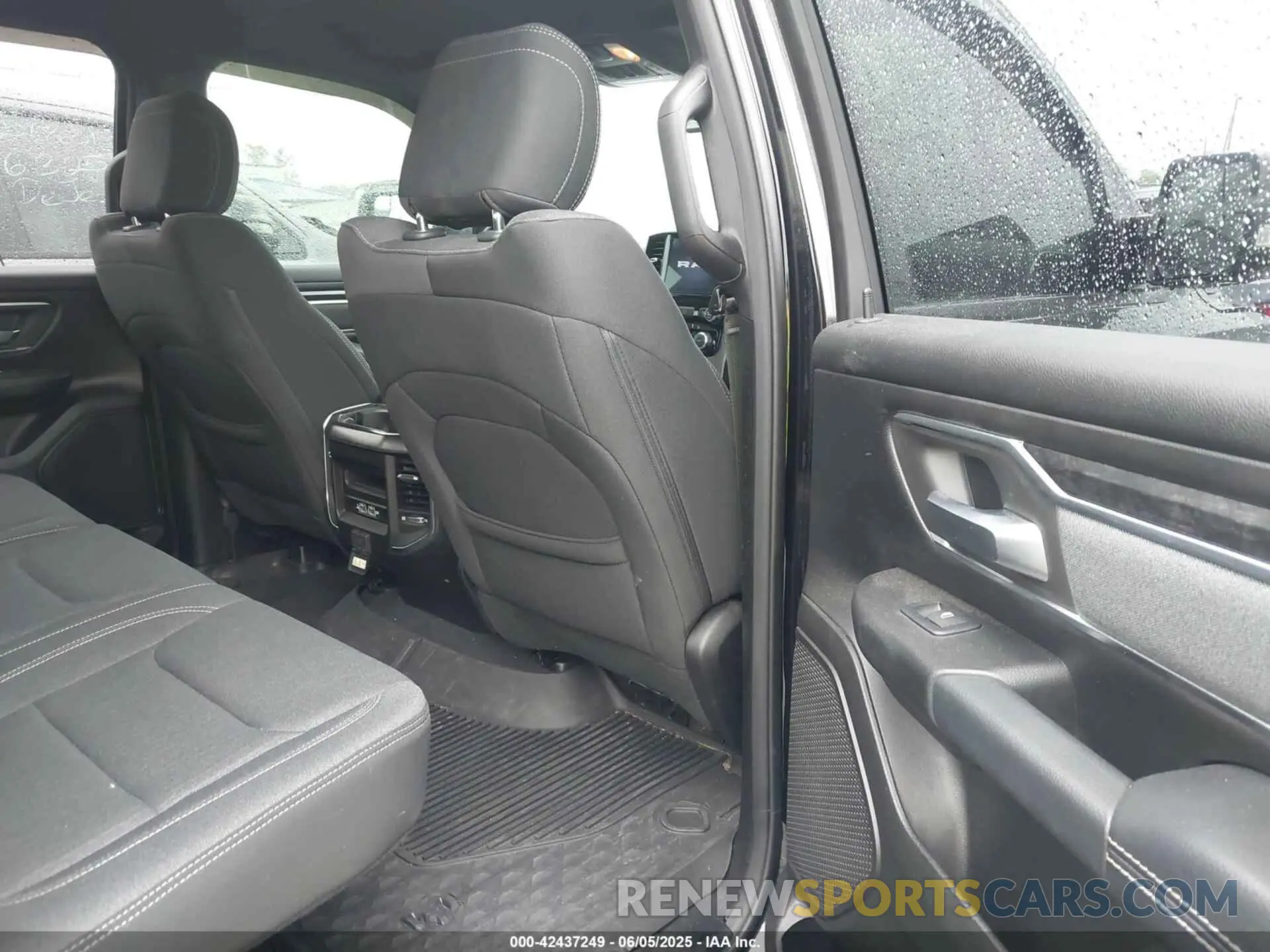 8 Photograph of a damaged car 1C6SRFFT0KN731169 RAM 1500 2019