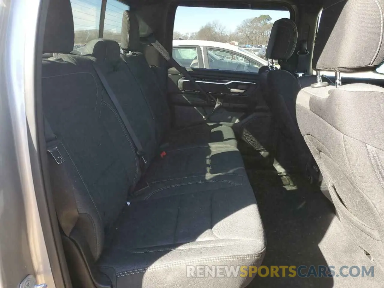 10 Photograph of a damaged car 1C6SRFFT0KN765743 RAM 1500 2019