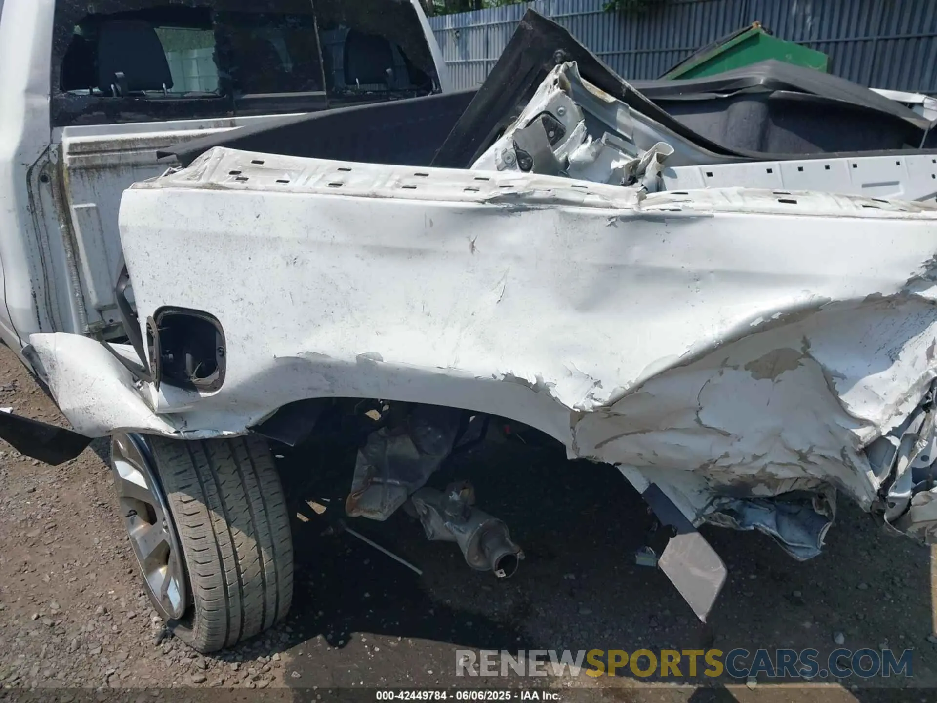 6 Photograph of a damaged car 1C6SRFFT0KN823513 RAM 1500 2019