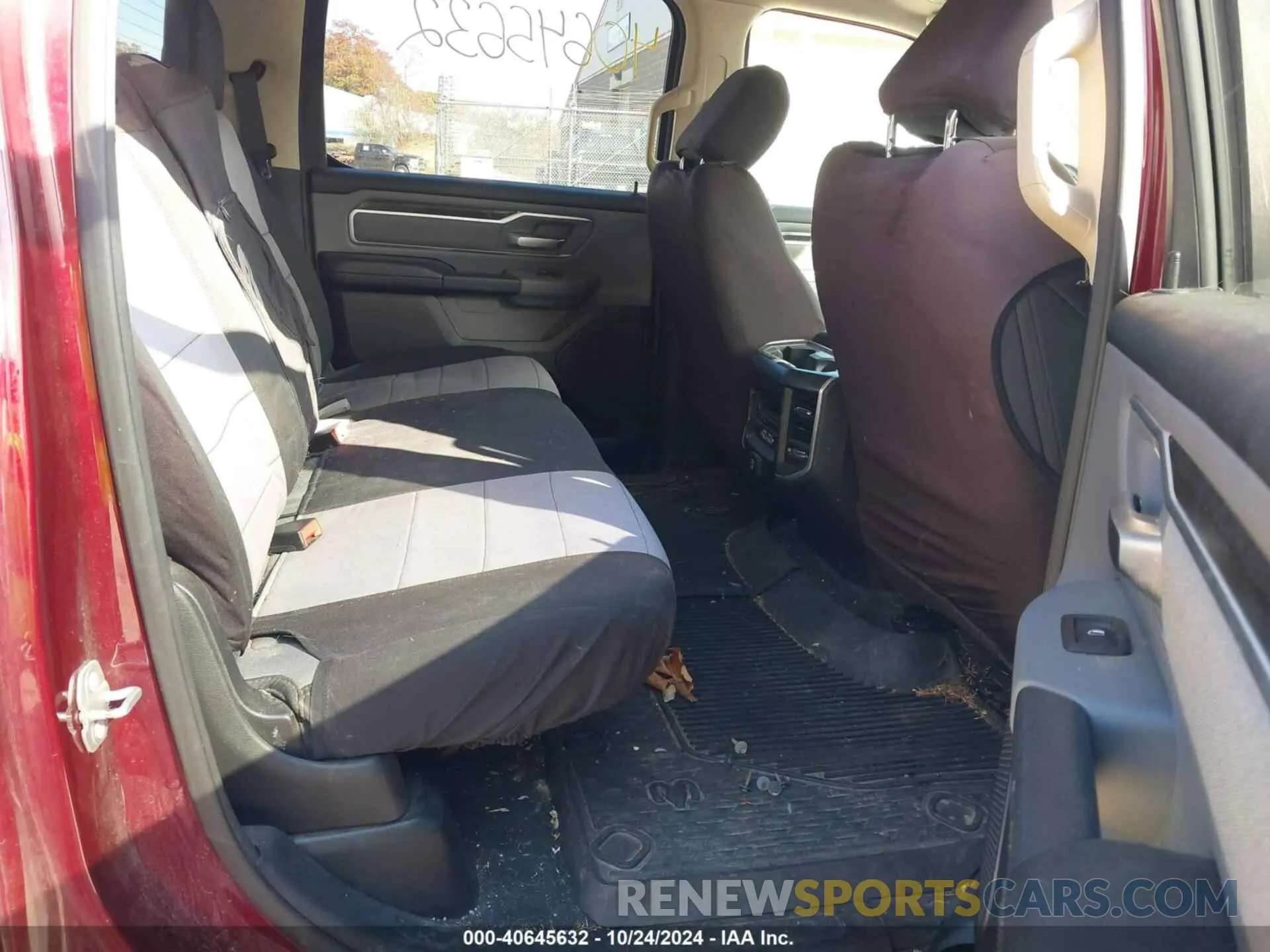 8 Photograph of a damaged car 1C6SRFFT0KN888782 RAM 1500 2019