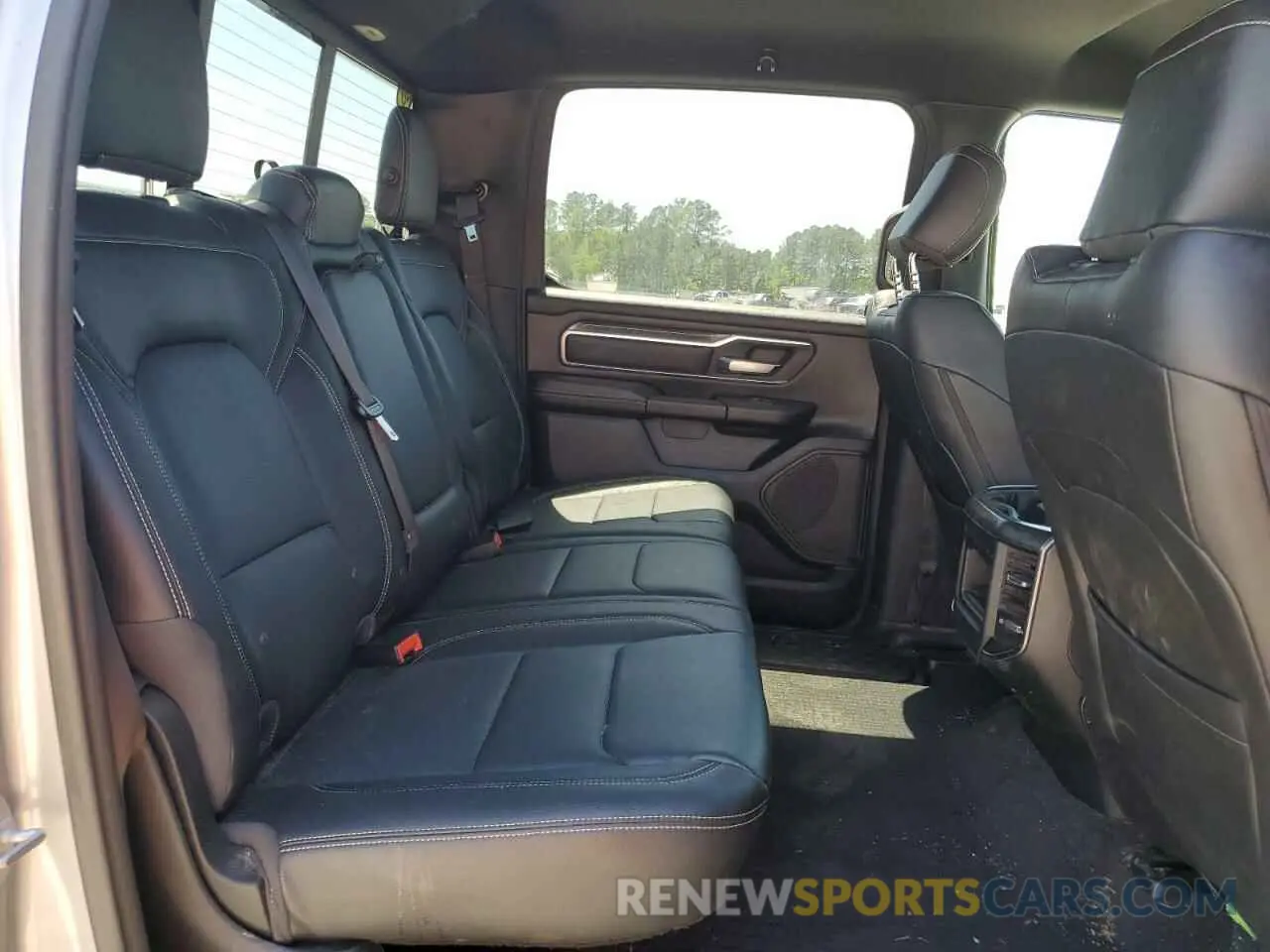 10 Photograph of a damaged car 1C6SRFFT1KN532664 RAM 1500 2019