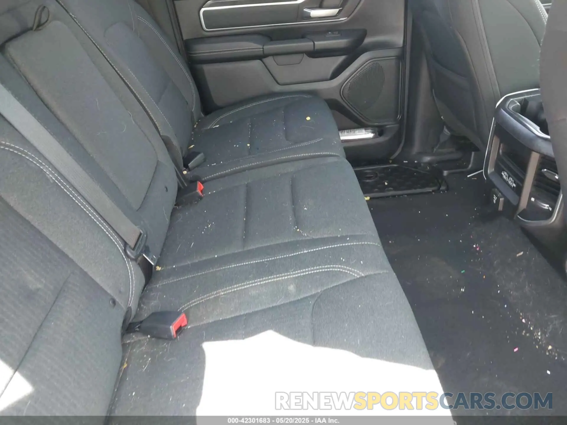 8 Photograph of a damaged car 1C6SRFFT1KN607931 RAM 1500 2019