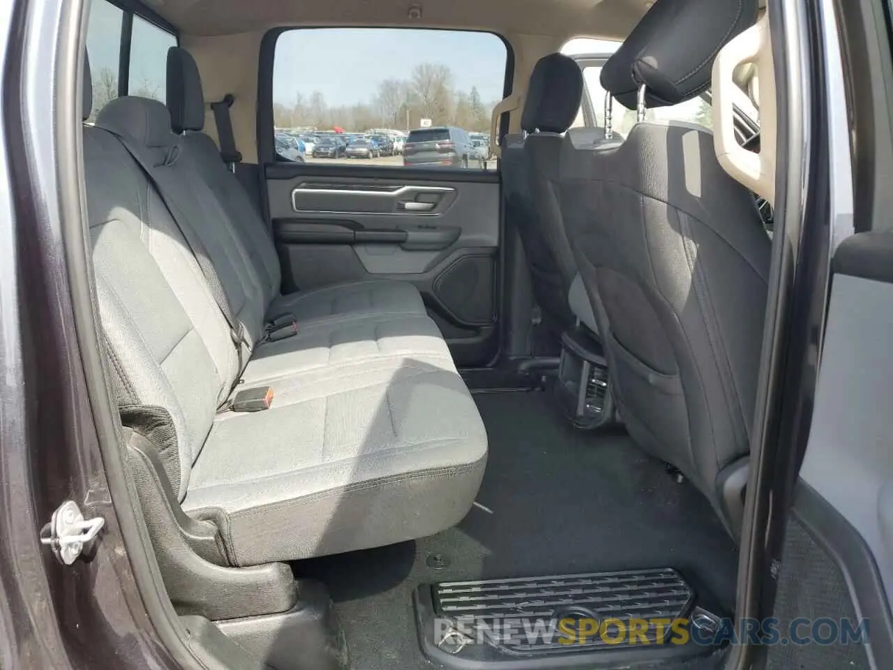 10 Photograph of a damaged car 1C6SRFFT1KN621098 RAM 1500 2019