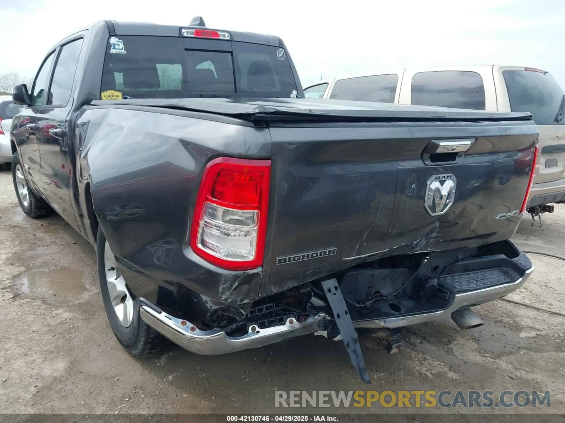 6 Photograph of a damaged car 1C6SRFFT1KN645322 RAM 1500 2019