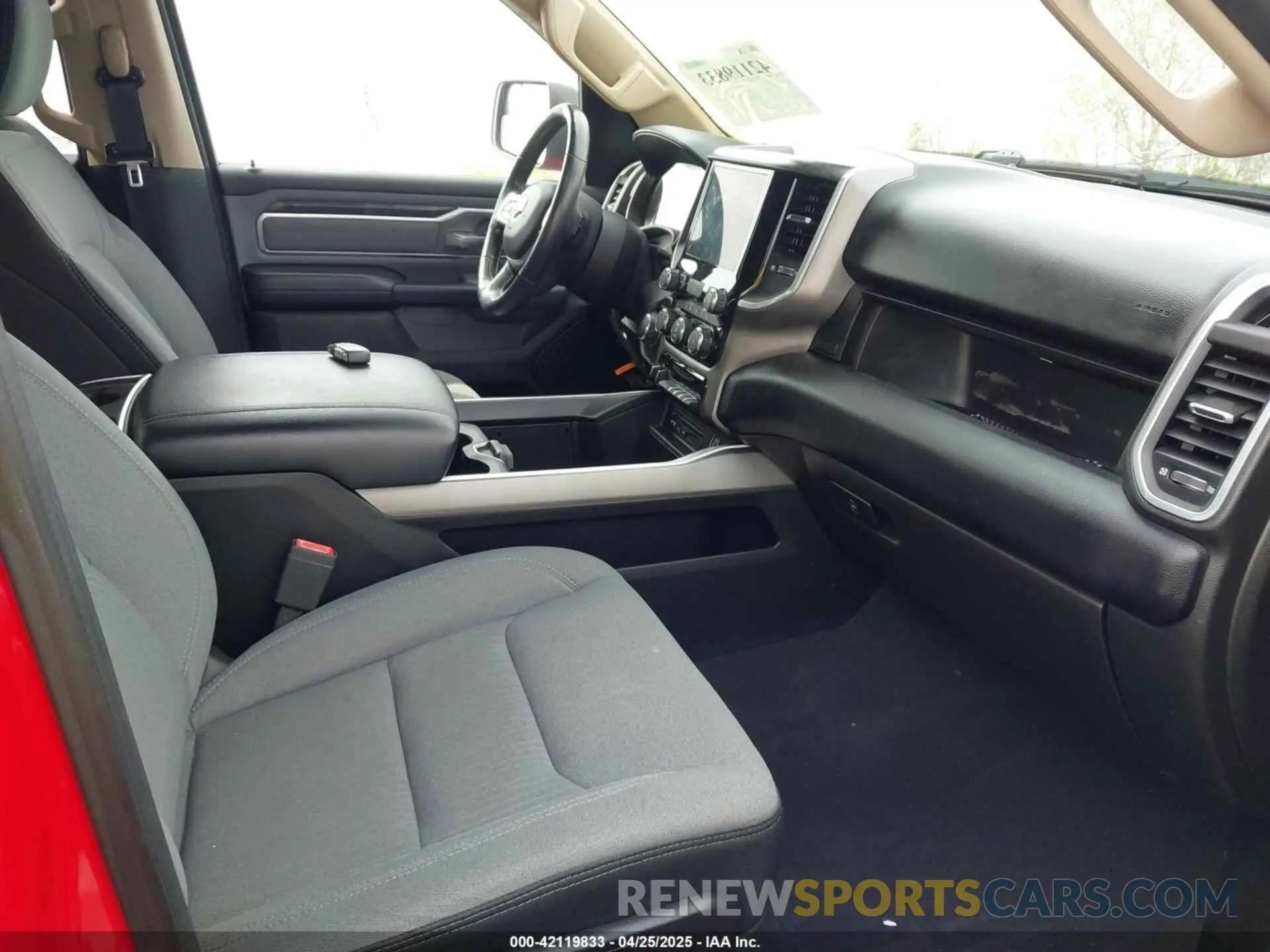 5 Photograph of a damaged car 1C6SRFFT1KN650004 RAM 1500 2019