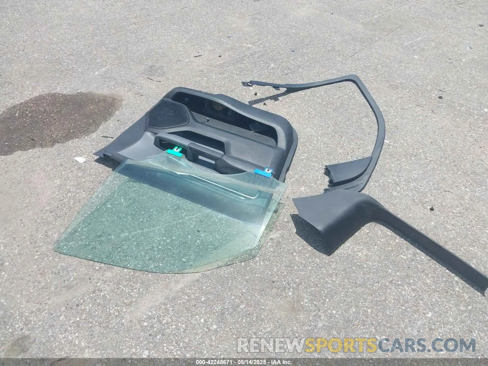 12 Photograph of a damaged car 1C6SRFFT1KN663285 RAM 1500 2019