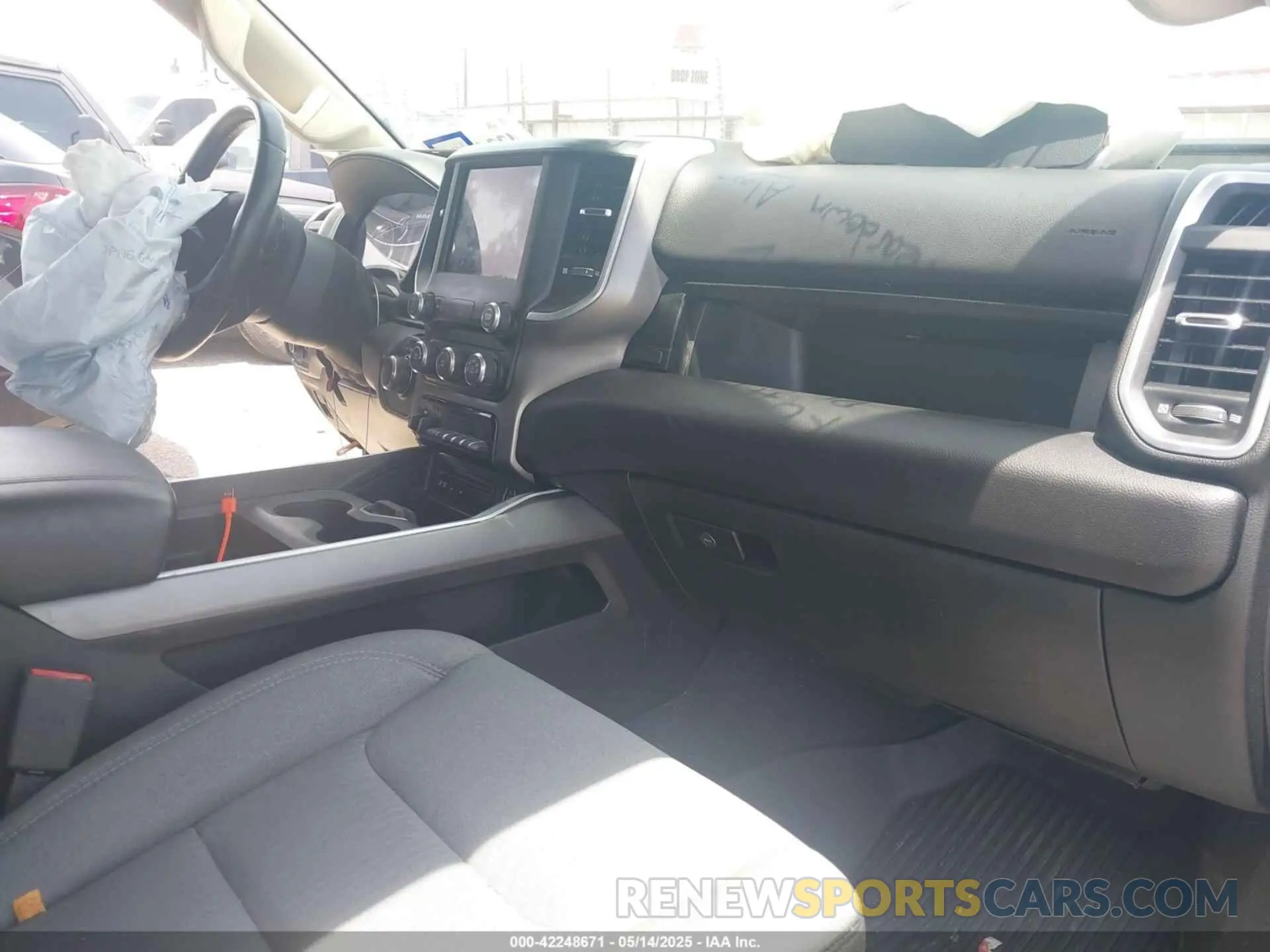 5 Photograph of a damaged car 1C6SRFFT1KN663285 RAM 1500 2019