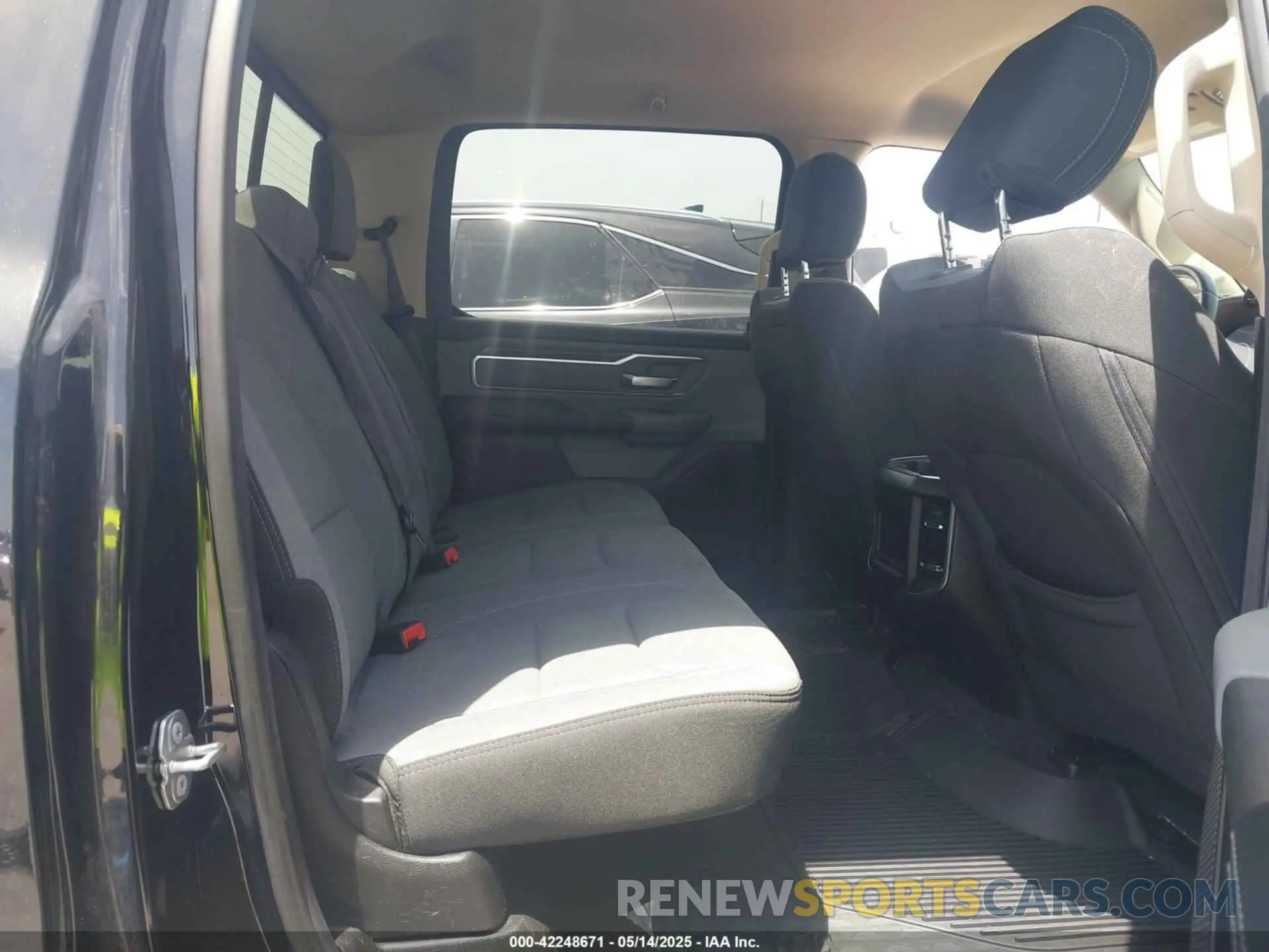 8 Photograph of a damaged car 1C6SRFFT1KN663285 RAM 1500 2019