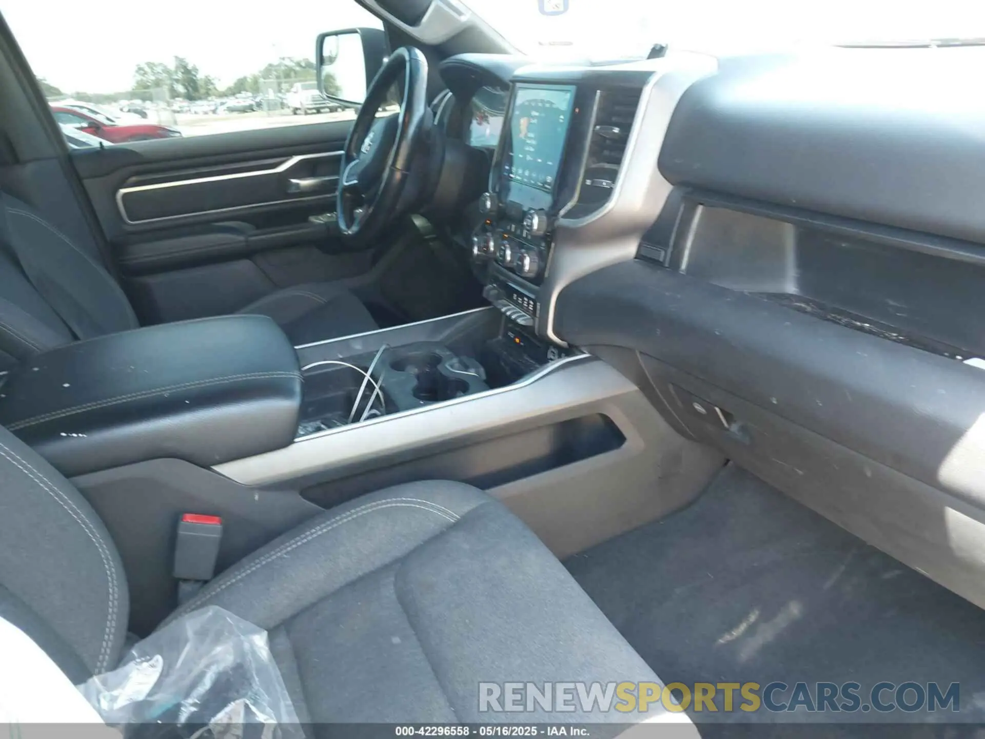 5 Photograph of a damaged car 1C6SRFFT1KN695170 RAM 1500 2019