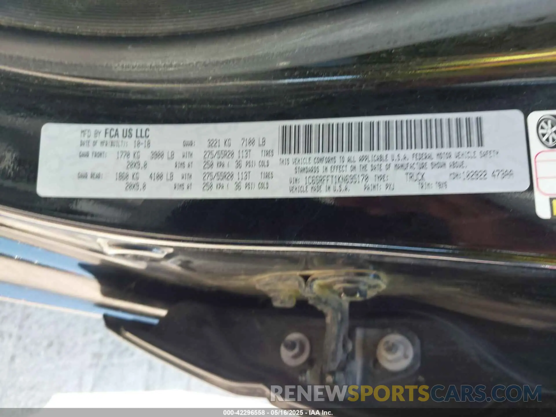 9 Photograph of a damaged car 1C6SRFFT1KN695170 RAM 1500 2019
