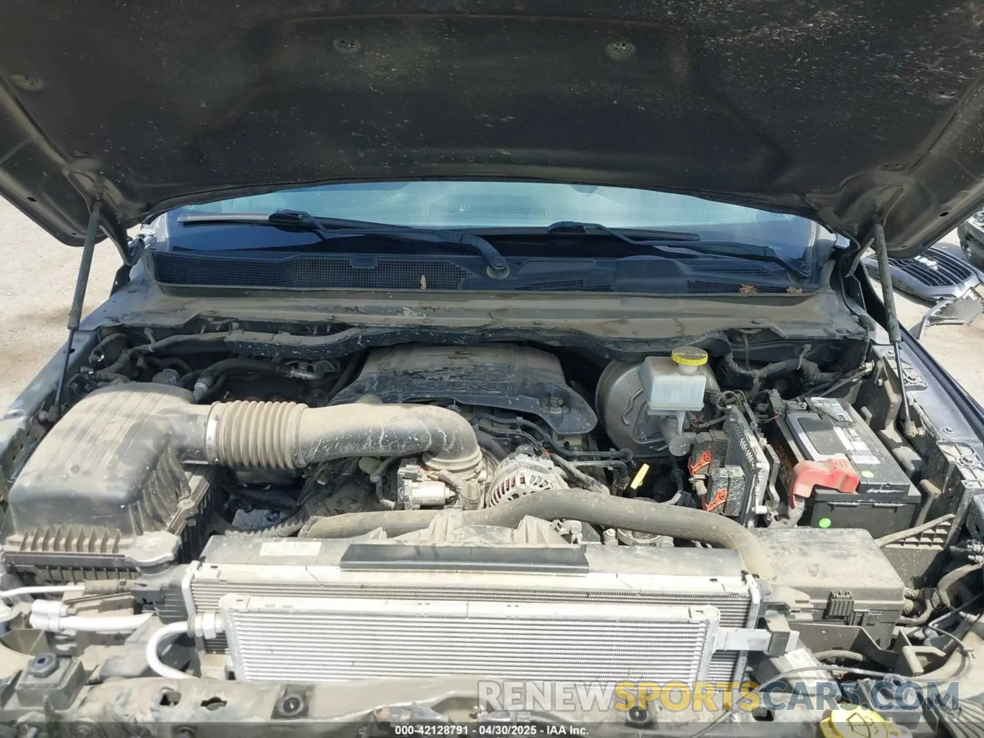 10 Photograph of a damaged car 1C6SRFFT1KN732525 RAM 1500 2019
