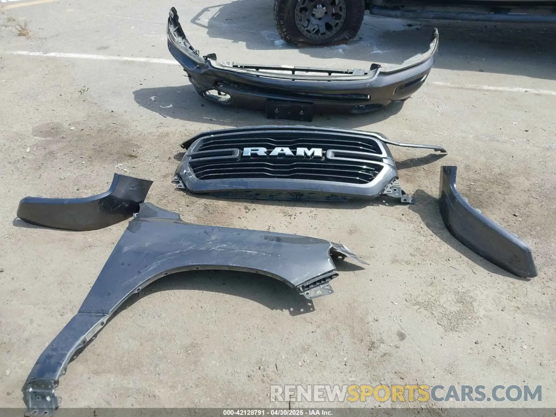 12 Photograph of a damaged car 1C6SRFFT1KN732525 RAM 1500 2019