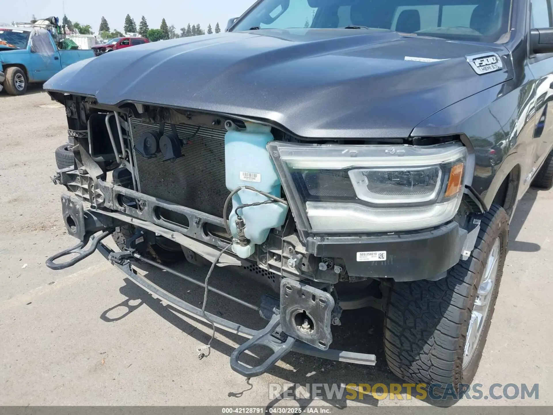 18 Photograph of a damaged car 1C6SRFFT1KN732525 RAM 1500 2019