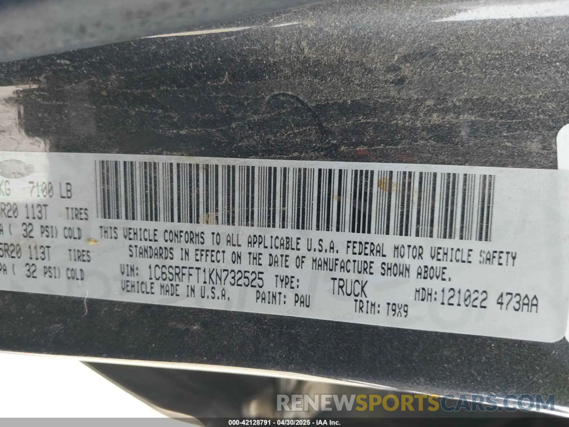 9 Photograph of a damaged car 1C6SRFFT1KN732525 RAM 1500 2019