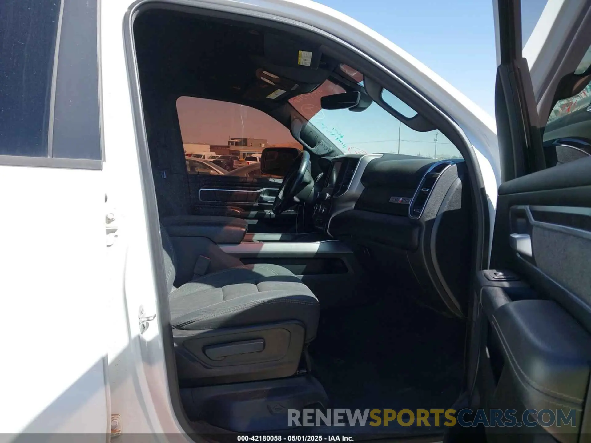 5 Photograph of a damaged car 1C6SRFFT1KN878567 RAM 1500 2019