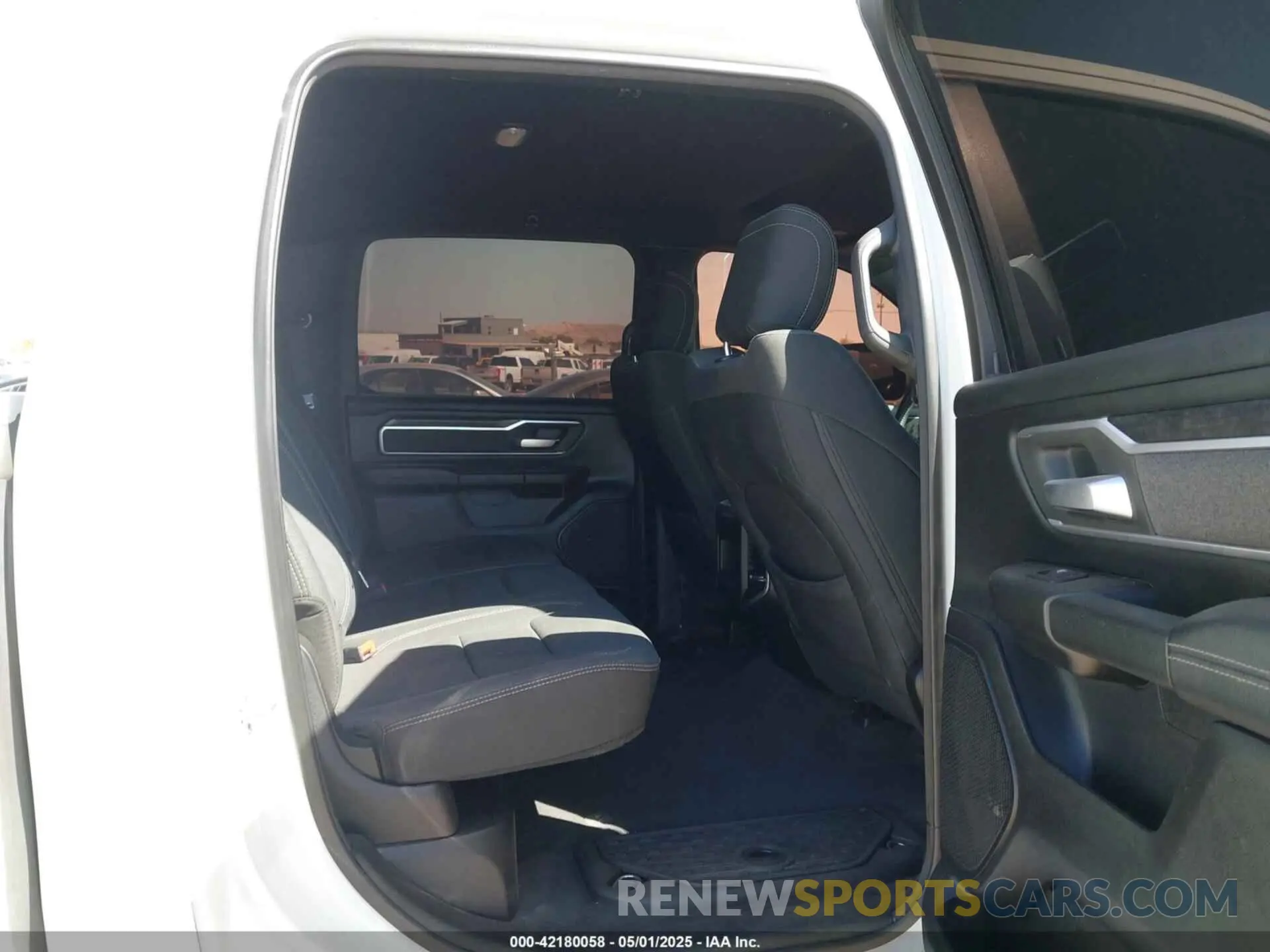 8 Photograph of a damaged car 1C6SRFFT1KN878567 RAM 1500 2019