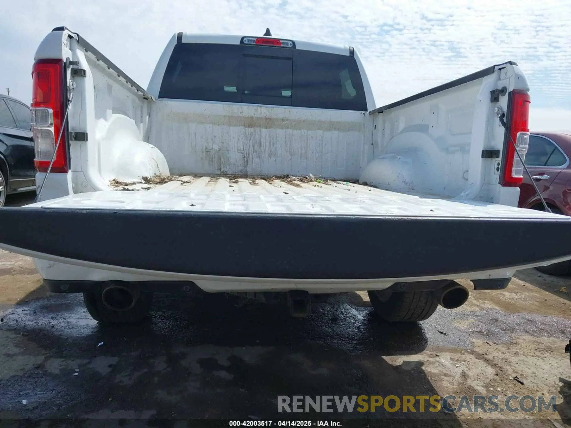 17 Photograph of a damaged car 1C6SRFFT2KN712008 RAM 1500 2019