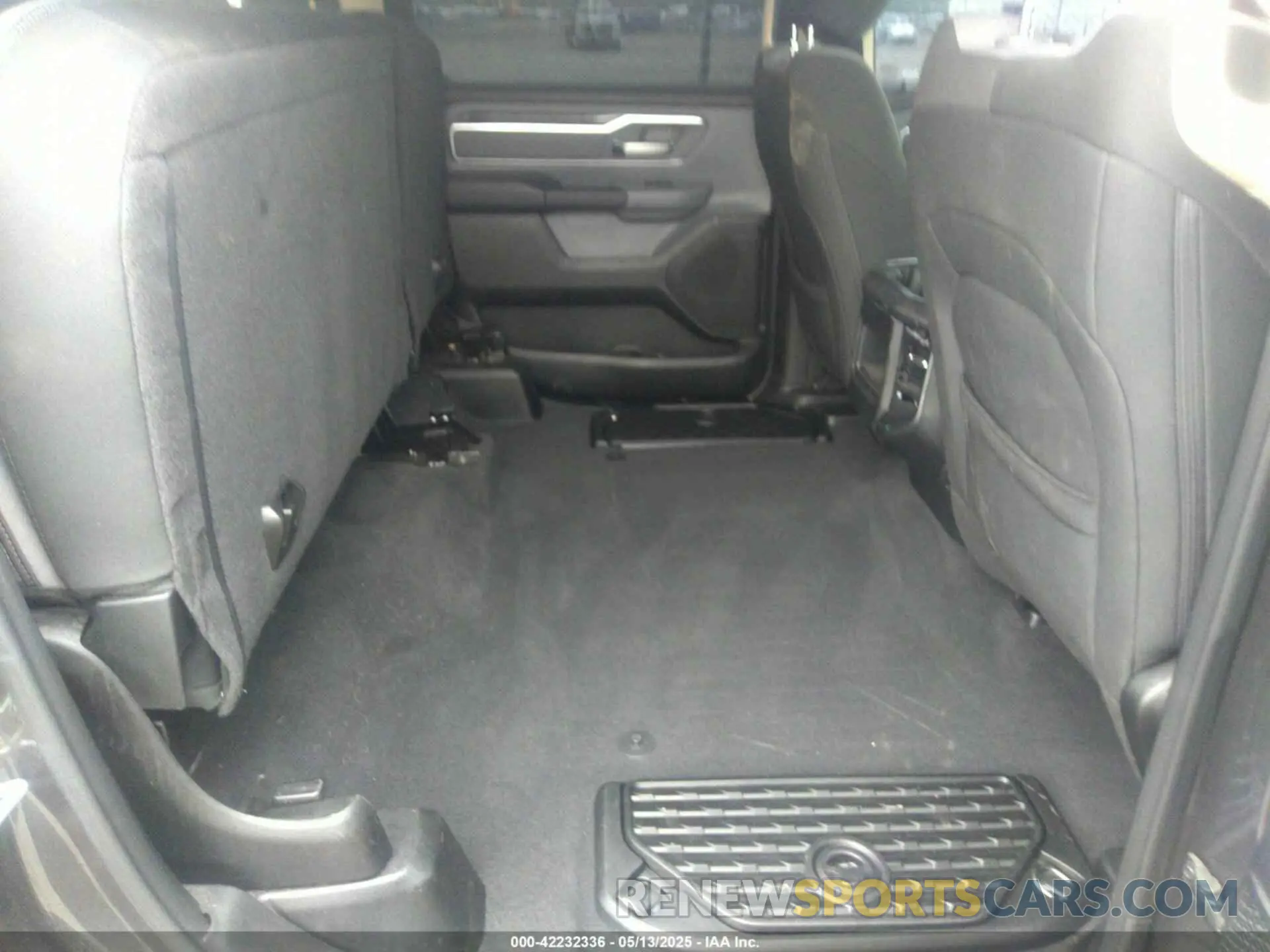 8 Photograph of a damaged car 1C6SRFFT3KN536179 RAM 1500 2019