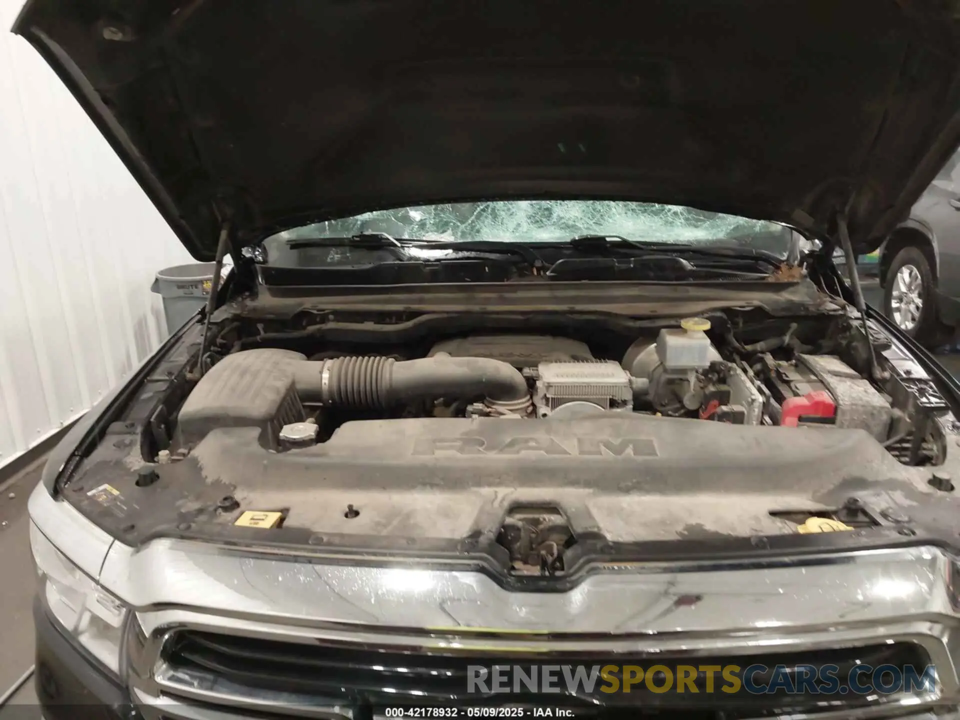 10 Photograph of a damaged car 1C6SRFFT3KN625461 RAM 1500 2019