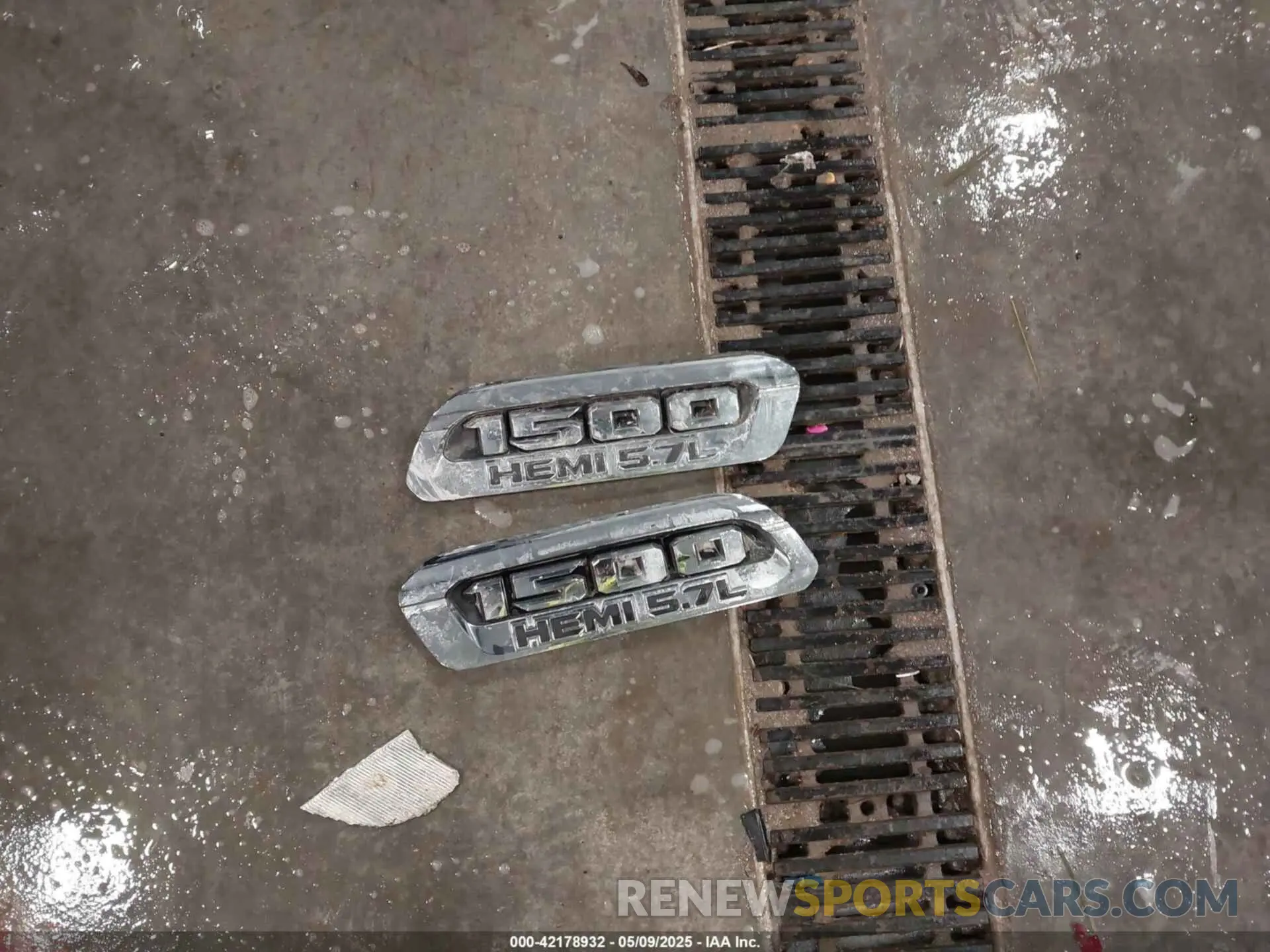 12 Photograph of a damaged car 1C6SRFFT3KN625461 RAM 1500 2019