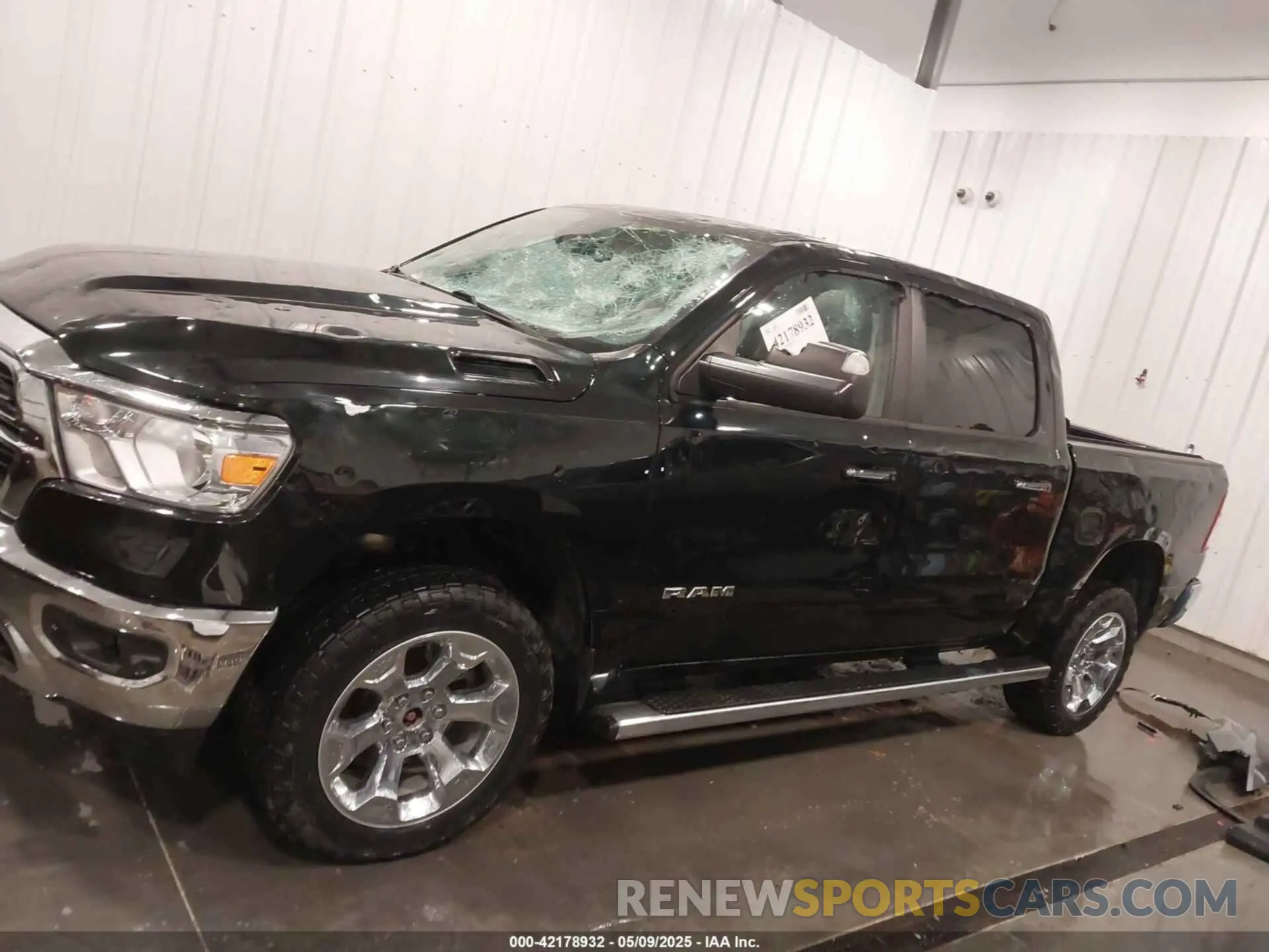 15 Photograph of a damaged car 1C6SRFFT3KN625461 RAM 1500 2019