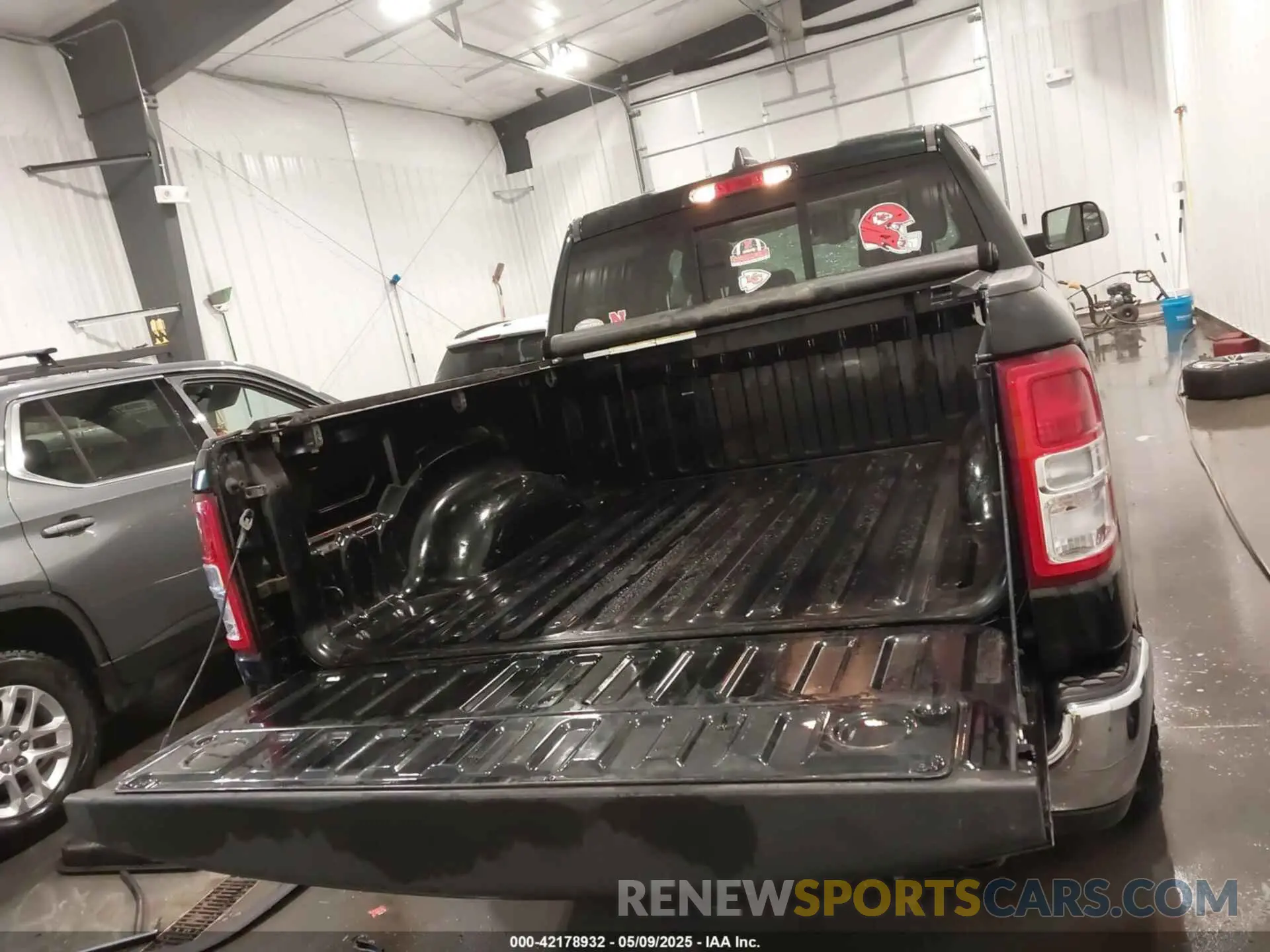 19 Photograph of a damaged car 1C6SRFFT3KN625461 RAM 1500 2019
