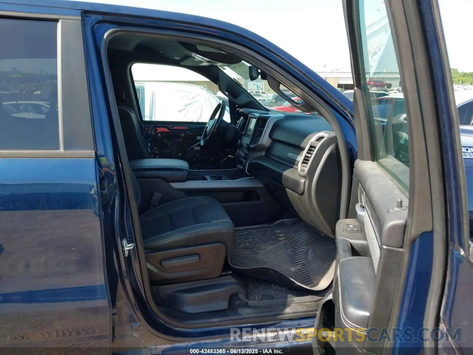 5 Photograph of a damaged car 1C6SRFFT3KN637805 RAM 1500 2019
