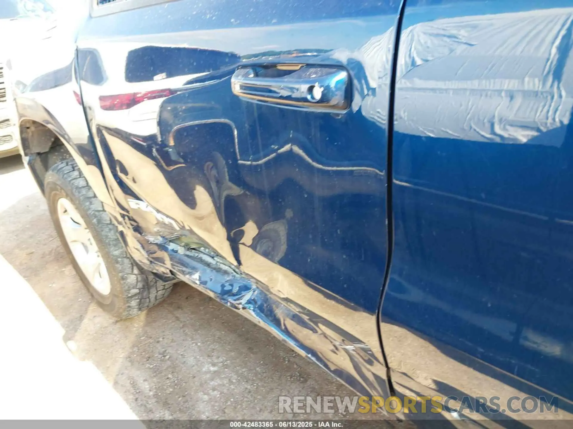 6 Photograph of a damaged car 1C6SRFFT3KN637805 RAM 1500 2019
