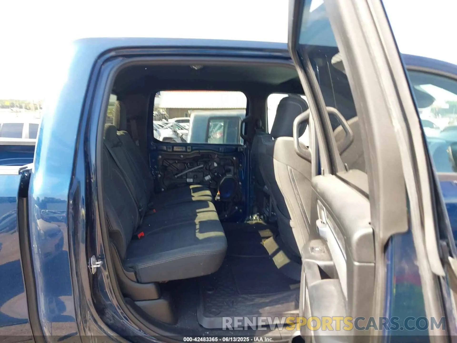 8 Photograph of a damaged car 1C6SRFFT3KN637805 RAM 1500 2019