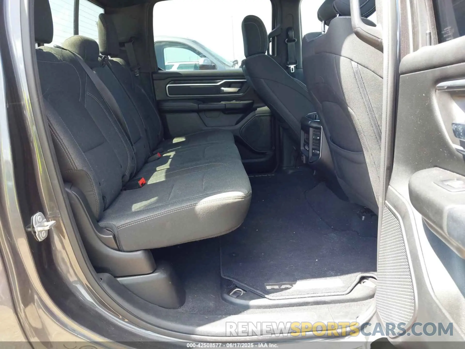 8 Photograph of a damaged car 1C6SRFFT3KN667970 RAM 1500 2019
