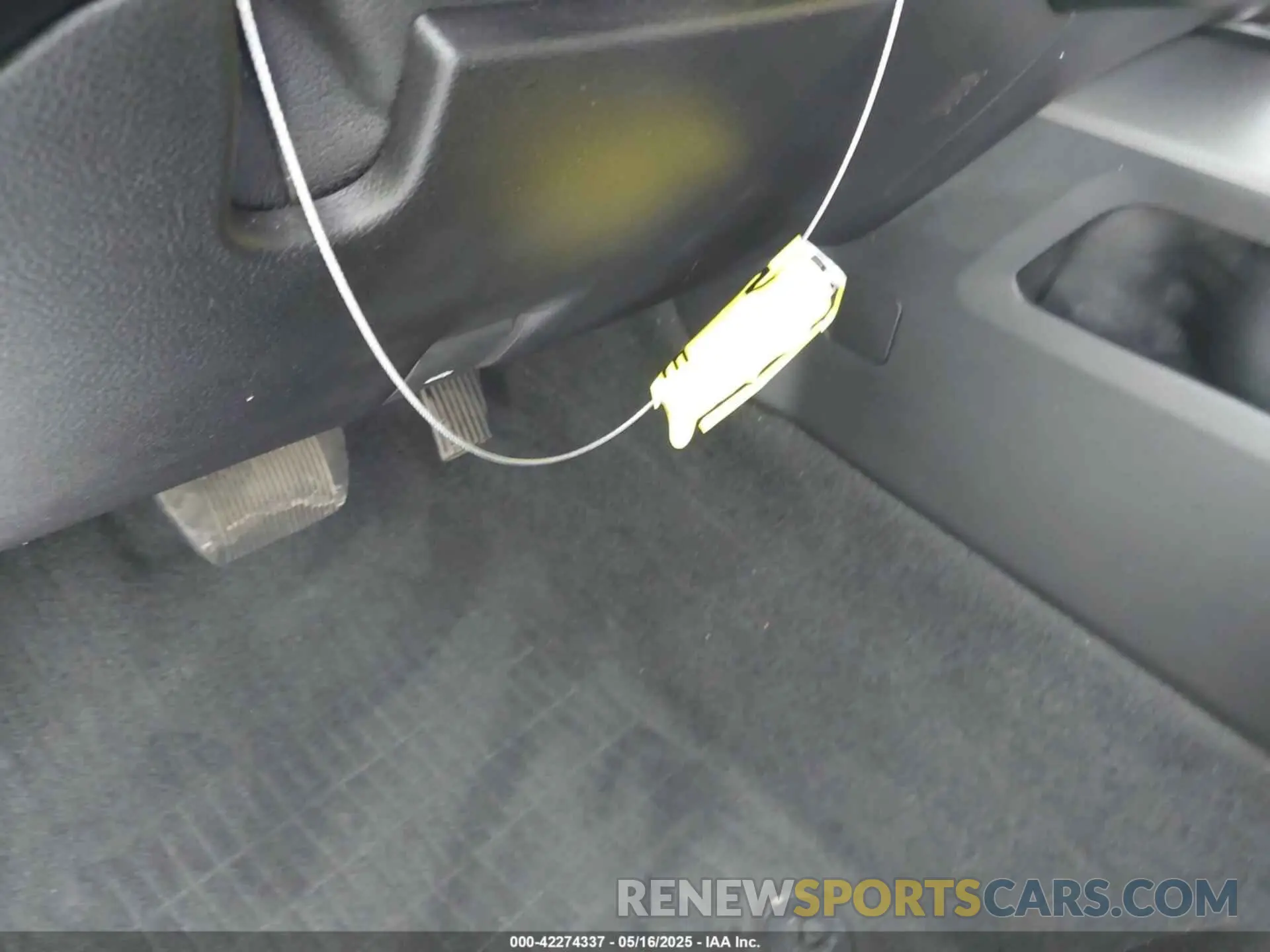 11 Photograph of a damaged car 1C6SRFFT3KN858854 RAM 1500 2019