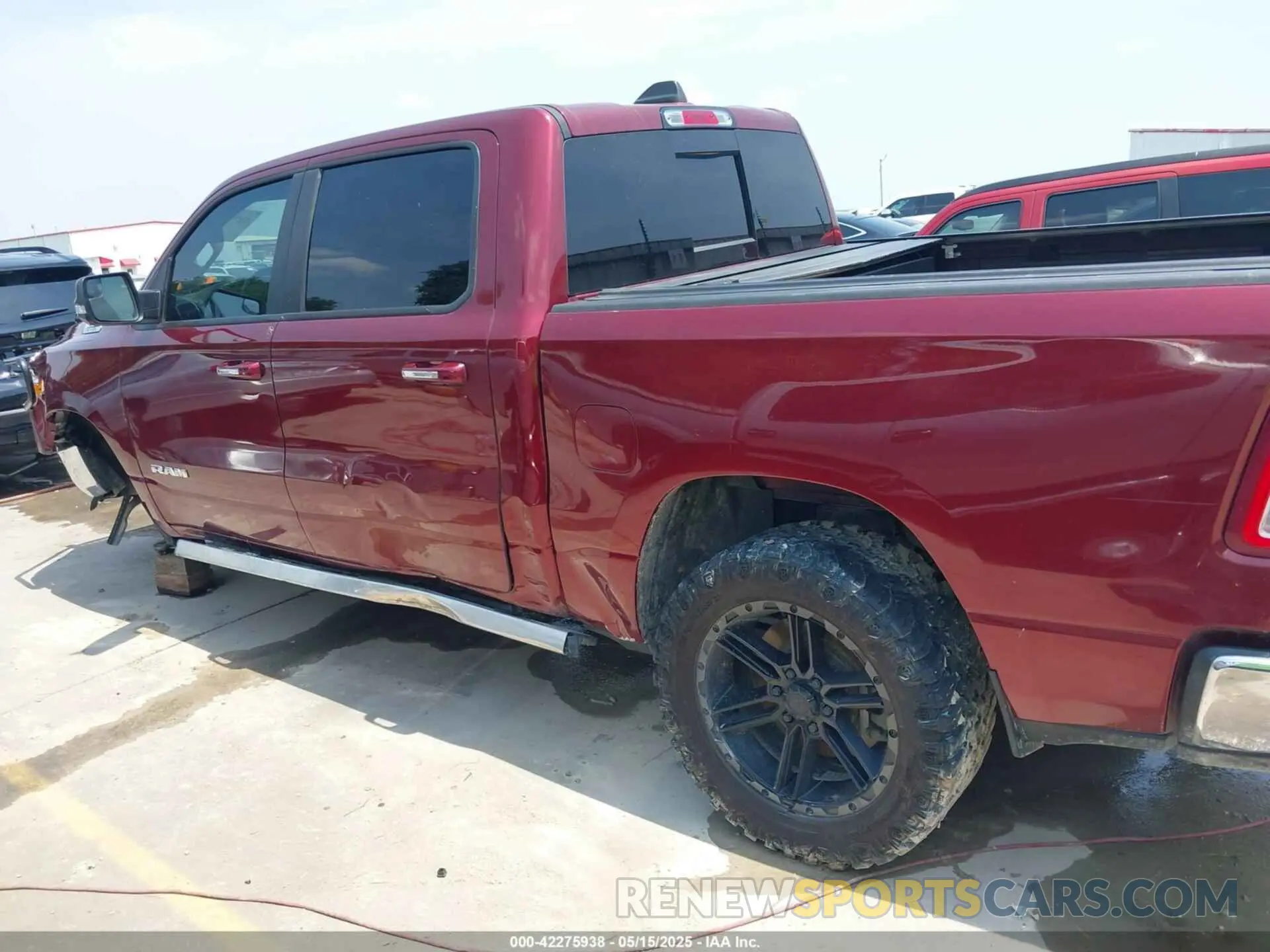 15 Photograph of a damaged car 1C6SRFFT4KN686009 RAM 1500 2019