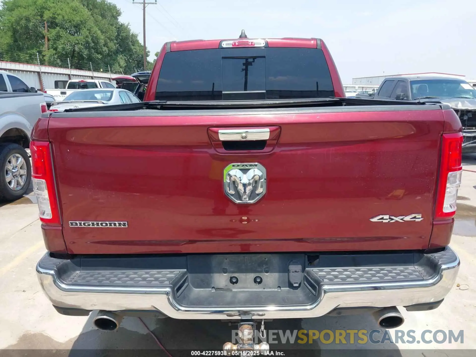 17 Photograph of a damaged car 1C6SRFFT4KN686009 RAM 1500 2019
