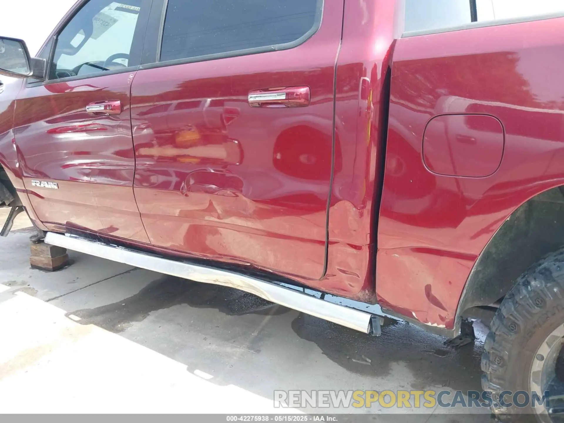 18 Photograph of a damaged car 1C6SRFFT4KN686009 RAM 1500 2019