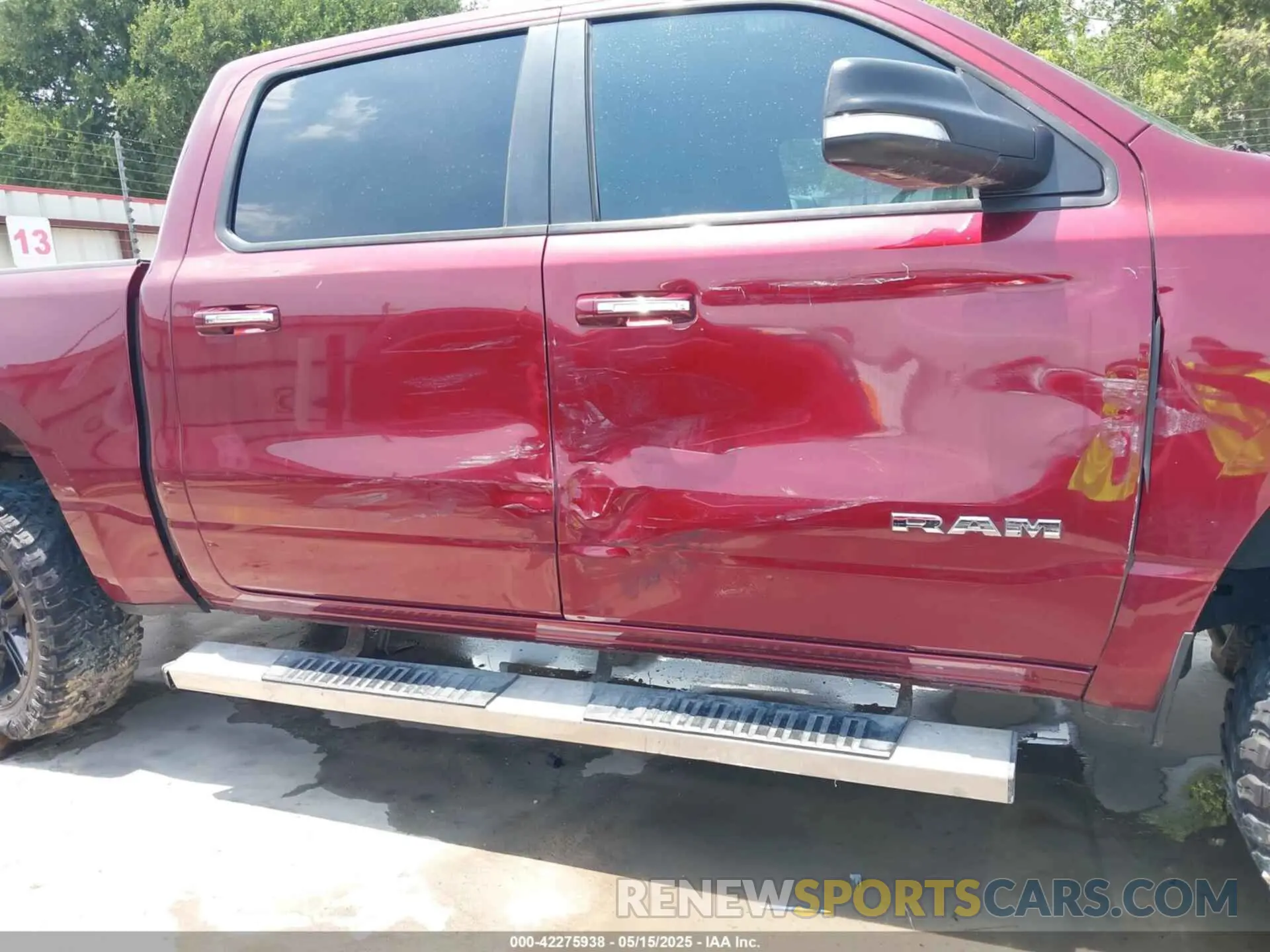 19 Photograph of a damaged car 1C6SRFFT4KN686009 RAM 1500 2019