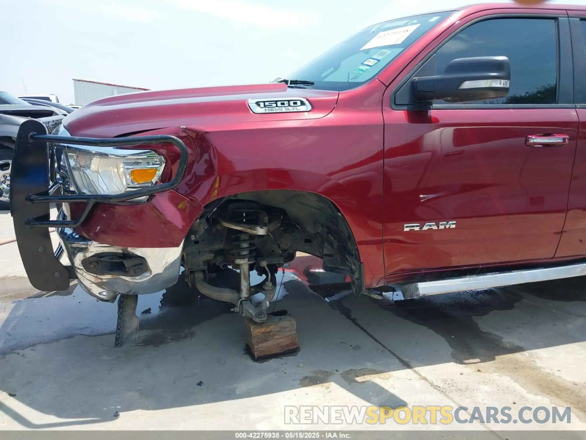 6 Photograph of a damaged car 1C6SRFFT4KN686009 RAM 1500 2019