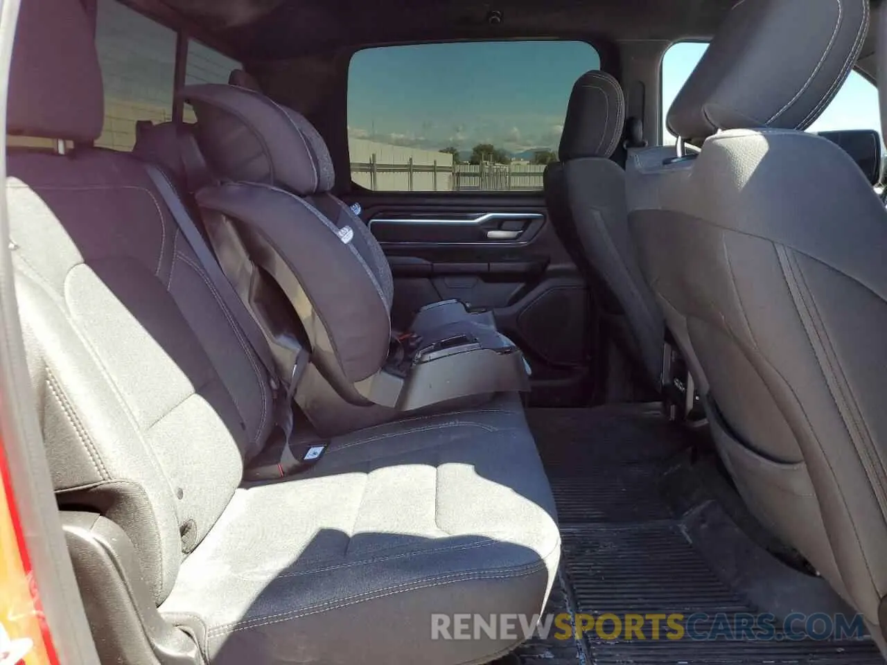 10 Photograph of a damaged car 1C6SRFFT4KN842212 RAM 1500 2019
