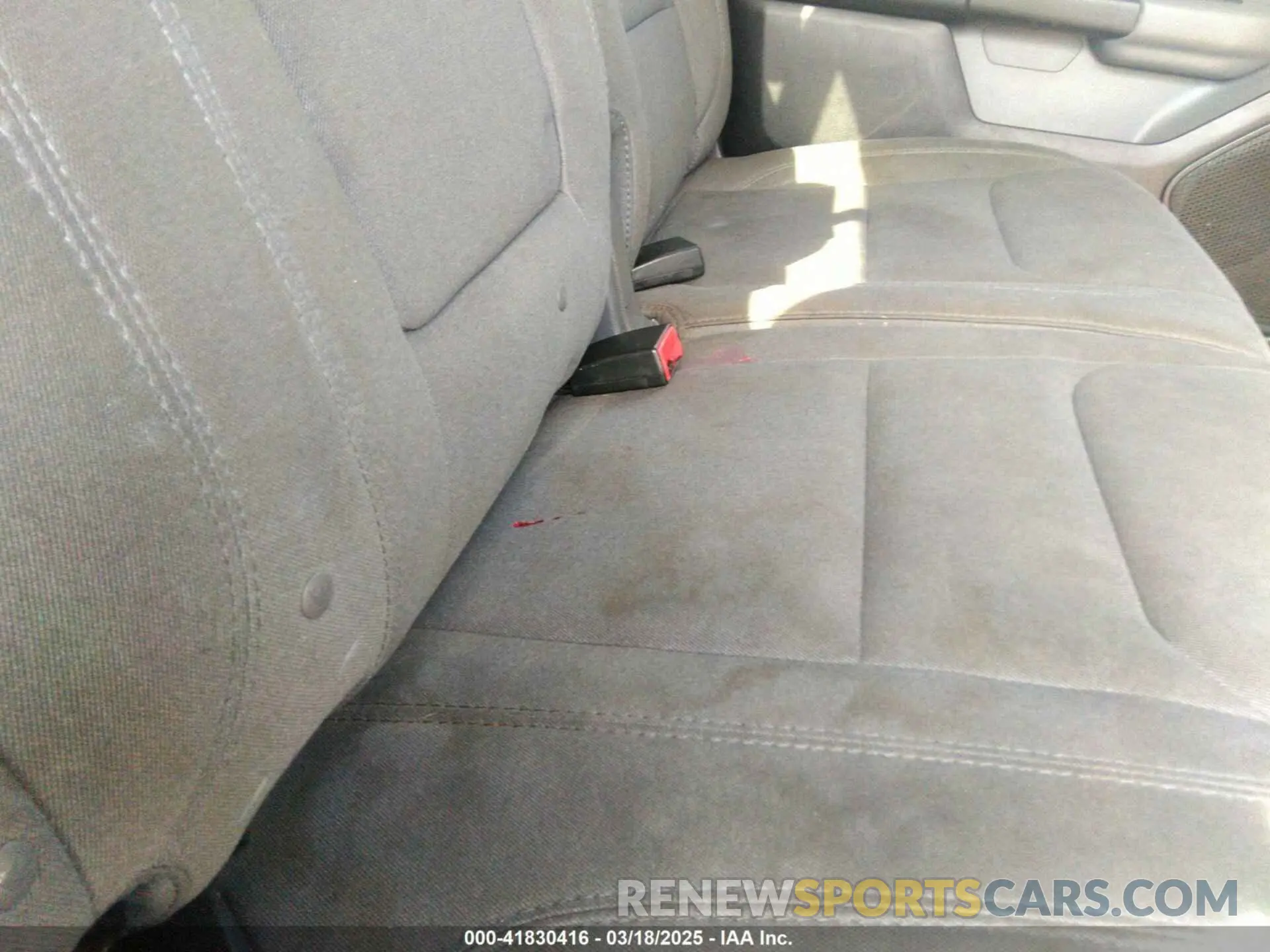 8 Photograph of a damaged car 1C6SRFFT4KN854618 RAM 1500 2019