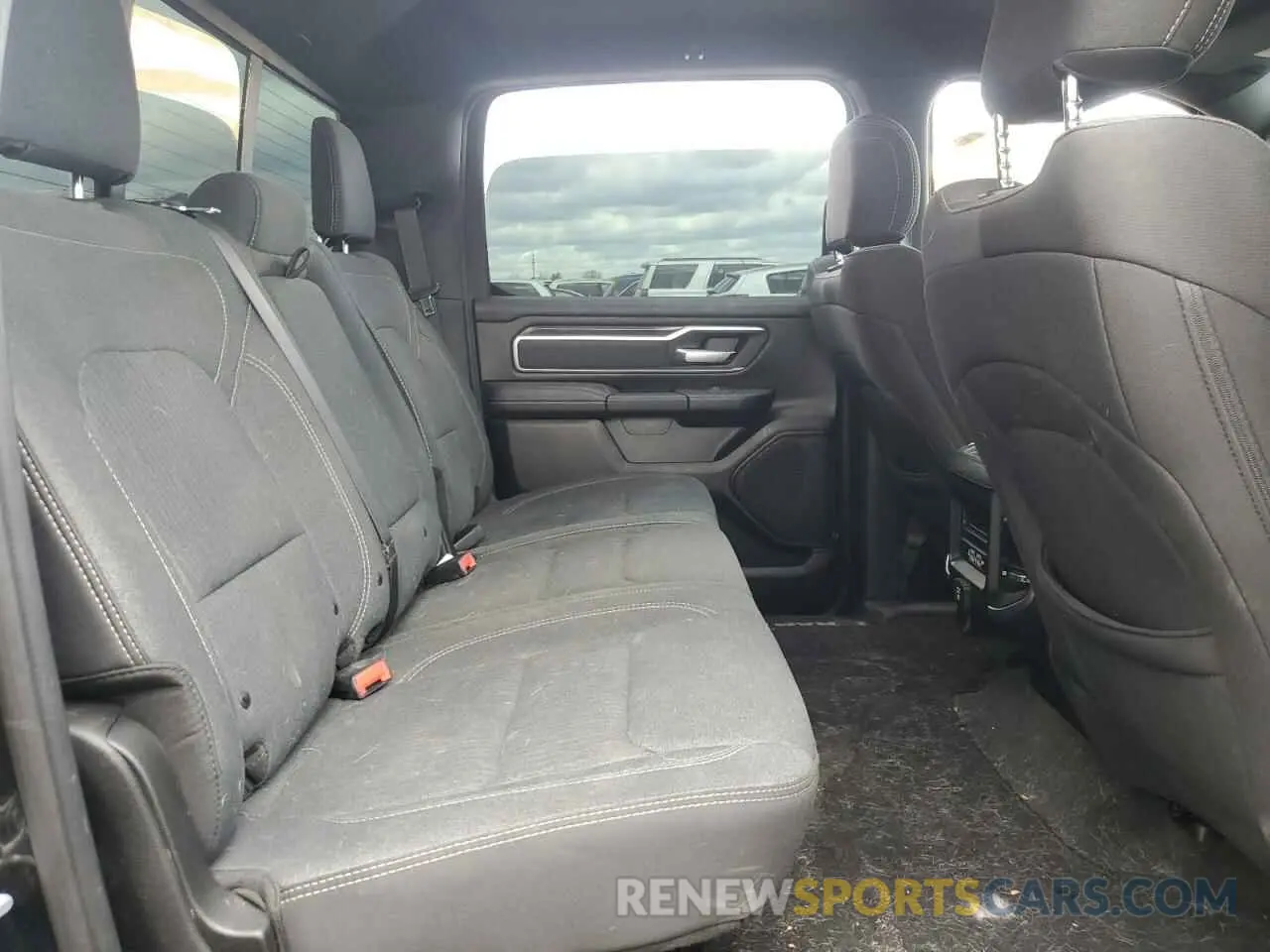10 Photograph of a damaged car 1C6SRFFT4KN895167 RAM 1500 2019