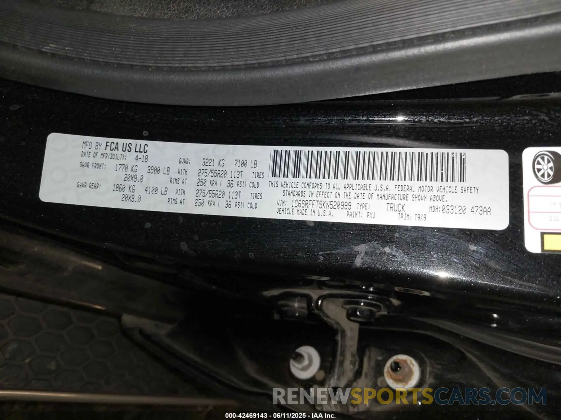 9 Photograph of a damaged car 1C6SRFFT5KN520999 RAM 1500 2019