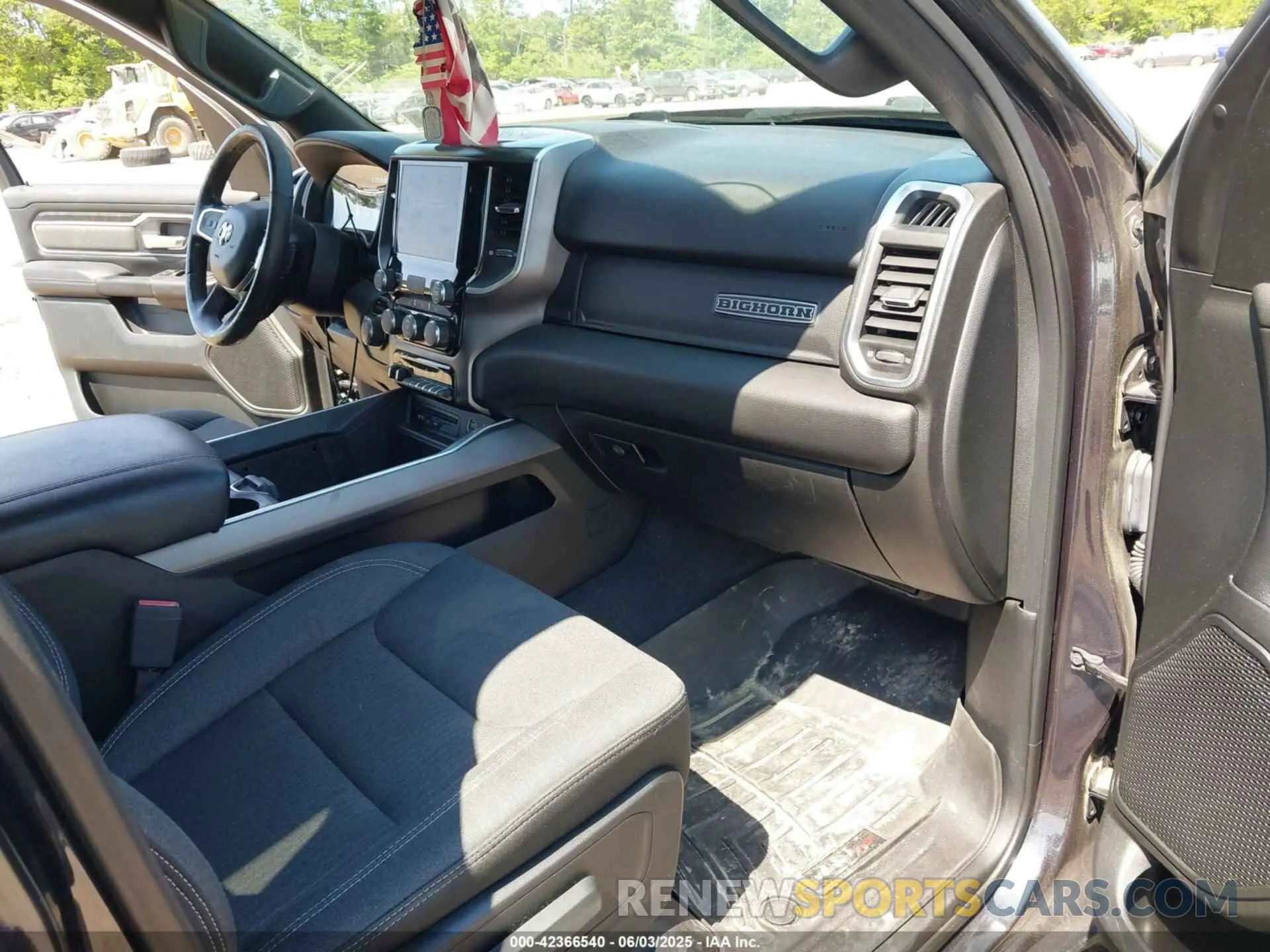 5 Photograph of a damaged car 1C6SRFFT5KN544445 RAM 1500 2019