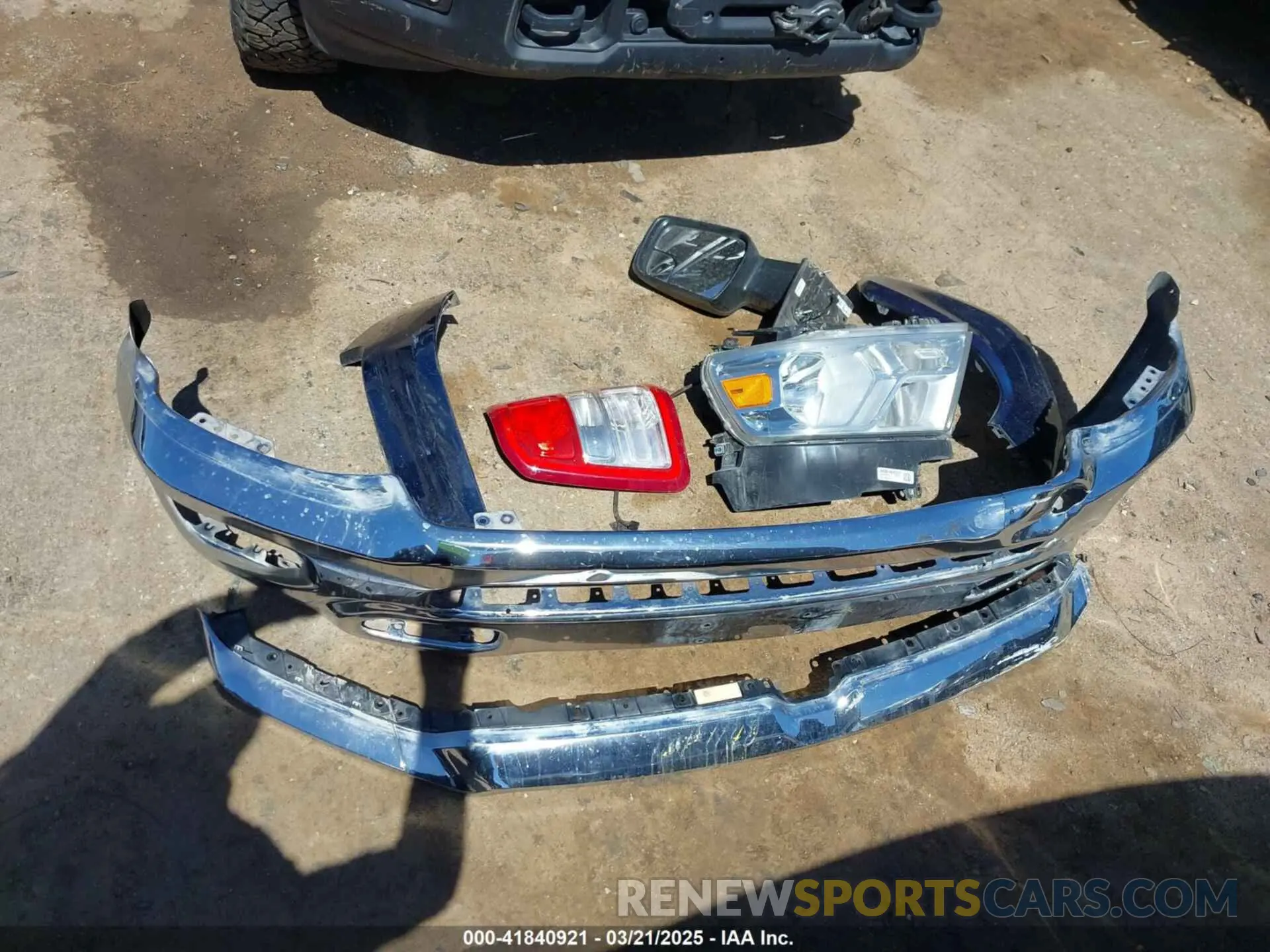 18 Photograph of a damaged car 1C6SRFFT5KN598456 RAM 1500 2019