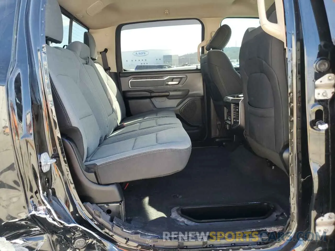 10 Photograph of a damaged car 1C6SRFFT5KN621556 RAM 1500 2019