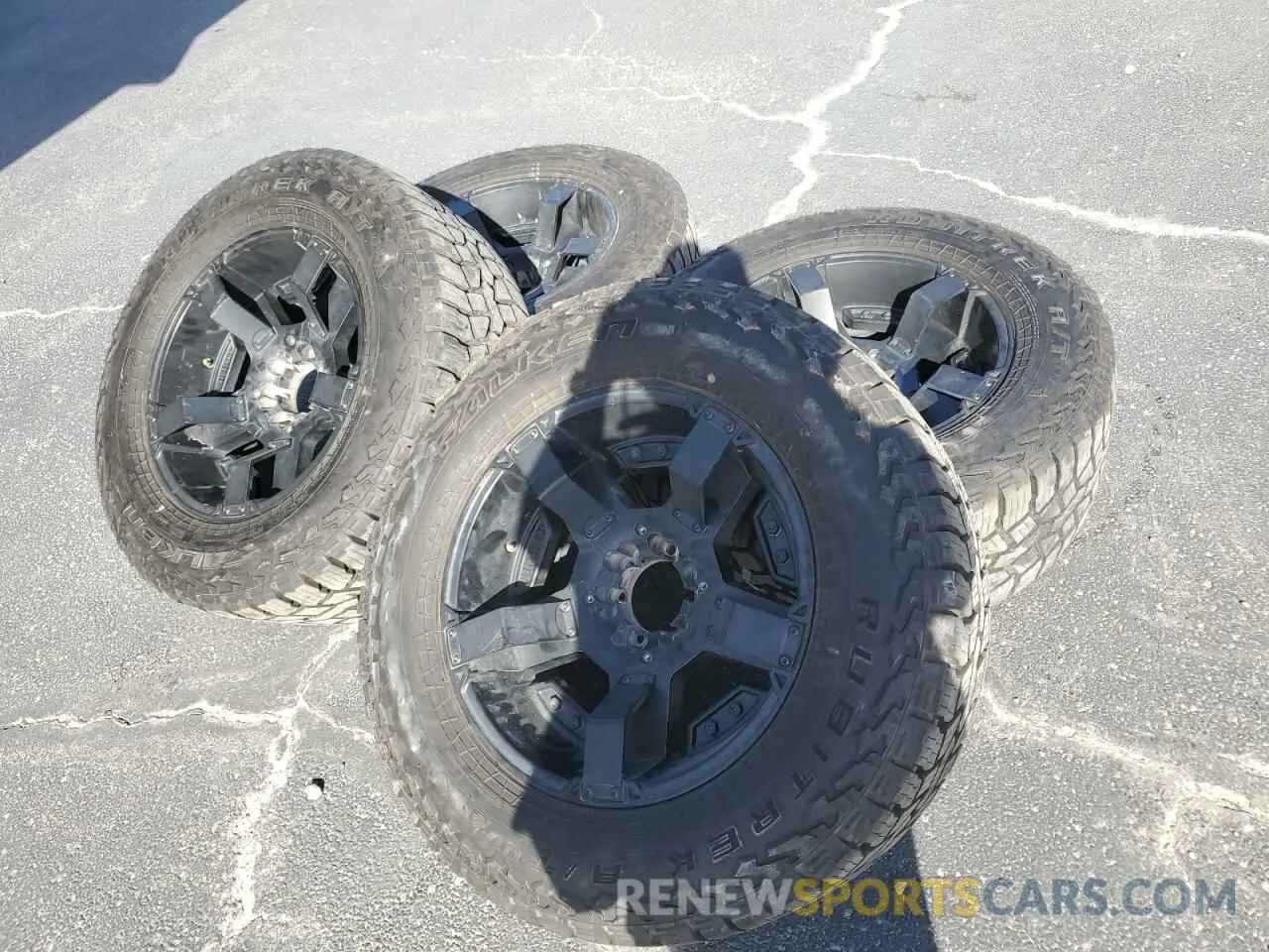 14 Photograph of a damaged car 1C6SRFFT5KN621556 RAM 1500 2019