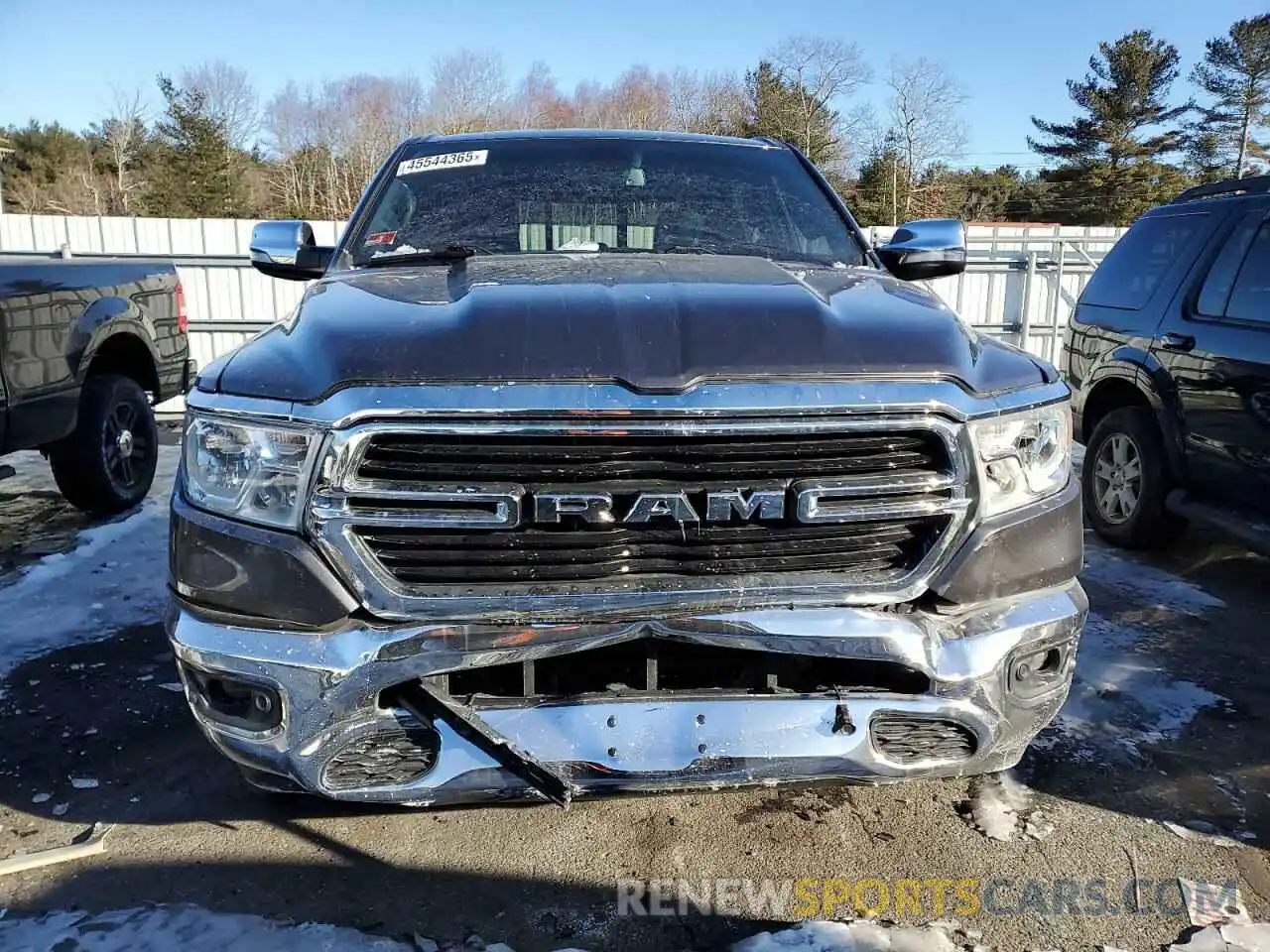 5 Photograph of a damaged car 1C6SRFFT5KN678582 RAM 1500 2019