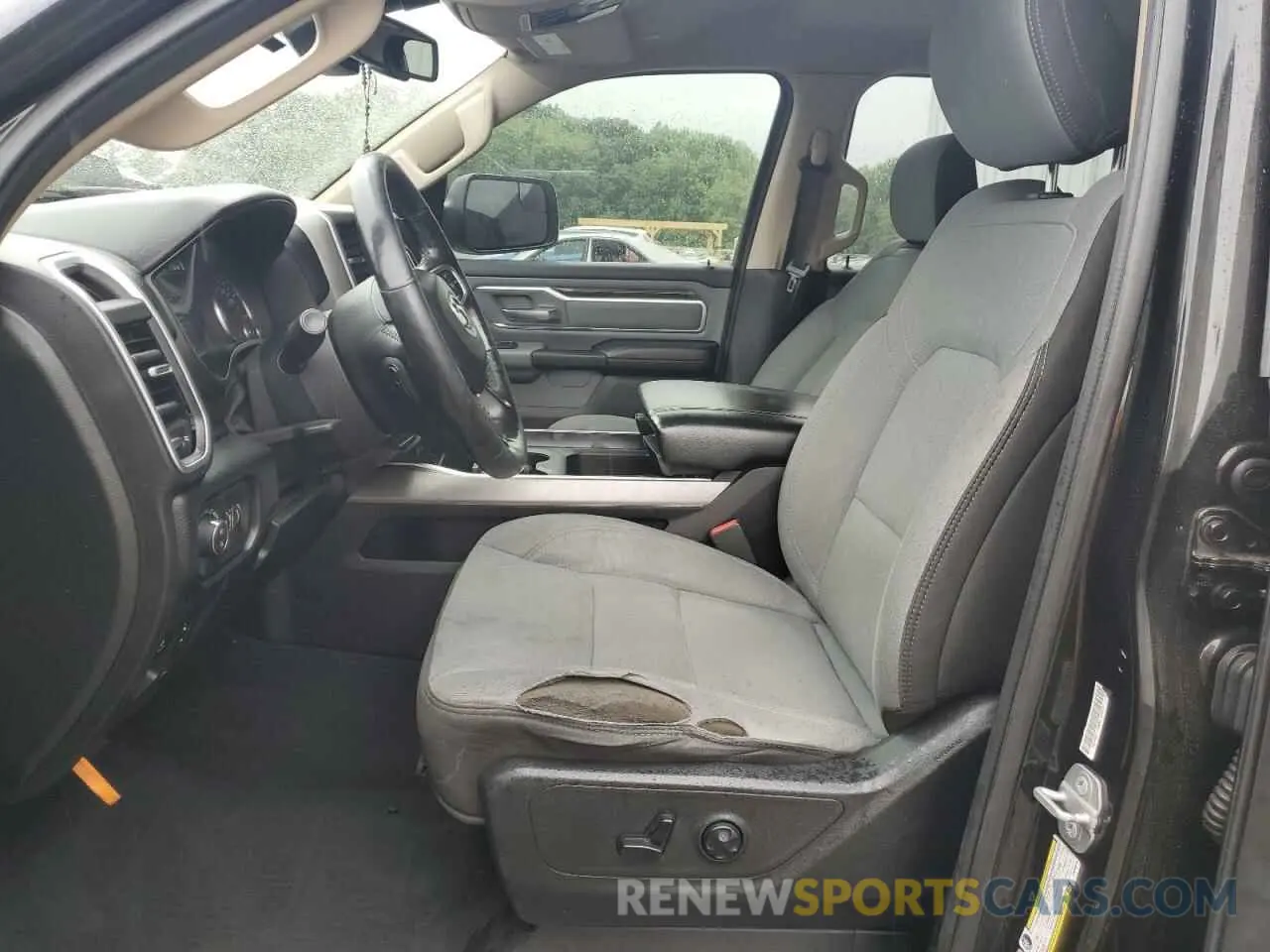 7 Photograph of a damaged car 1C6SRFFT5KN698816 RAM 1500 2019