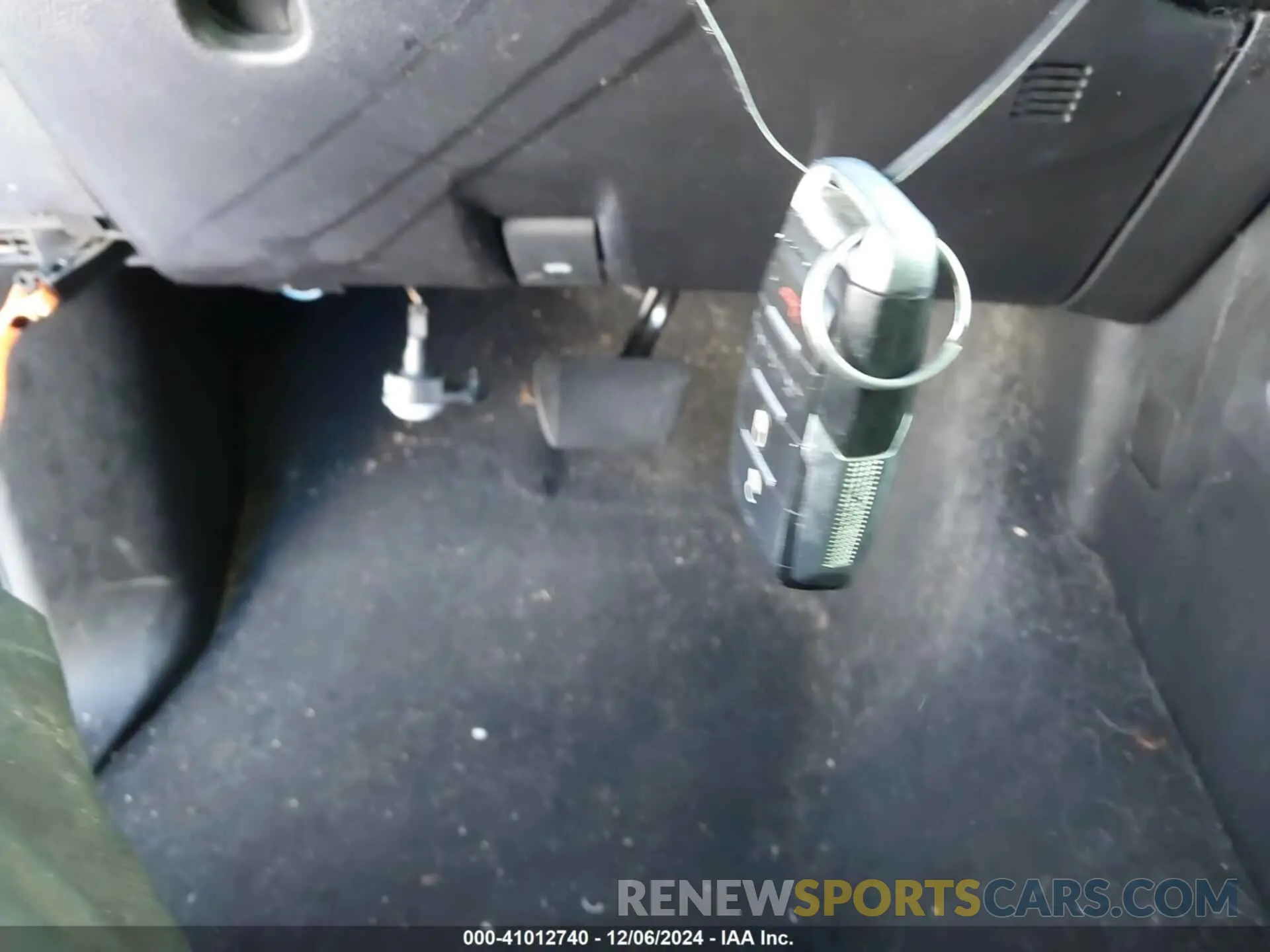 11 Photograph of a damaged car 1C6SRFFT5KN755709 RAM 1500 2019
