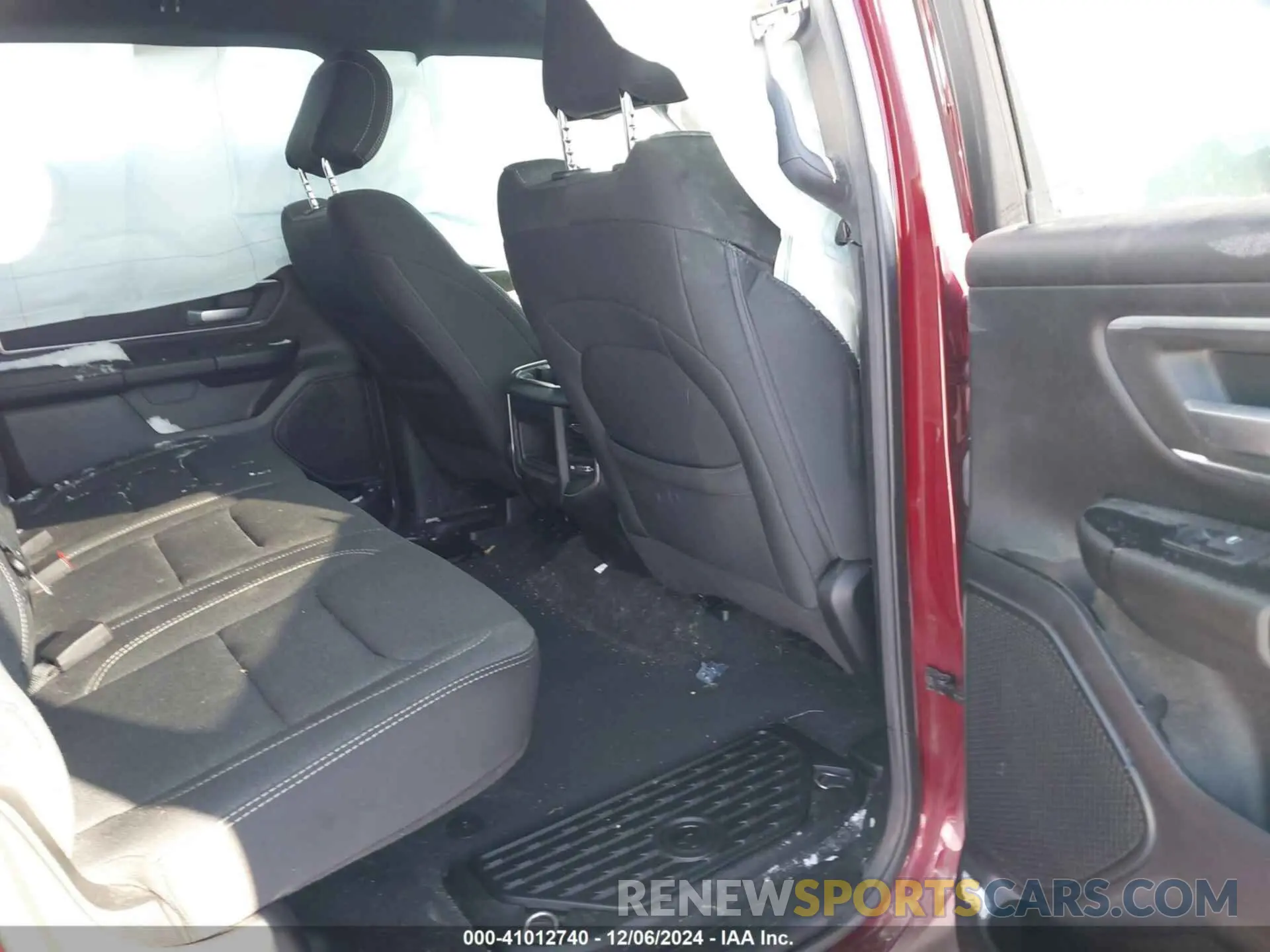 8 Photograph of a damaged car 1C6SRFFT5KN755709 RAM 1500 2019